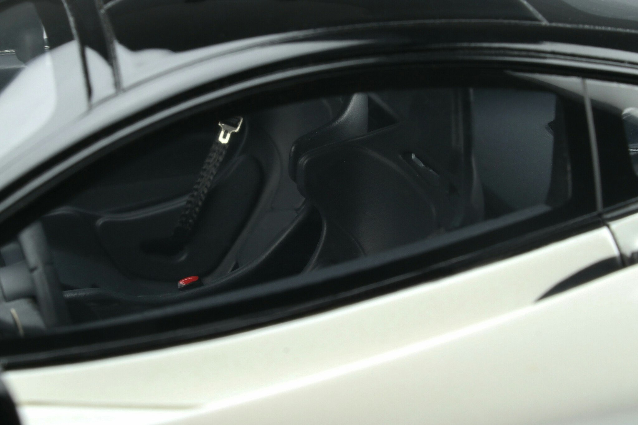 Skala 1/18 McLaren 765 LT fr GT Spirit (GT-861)