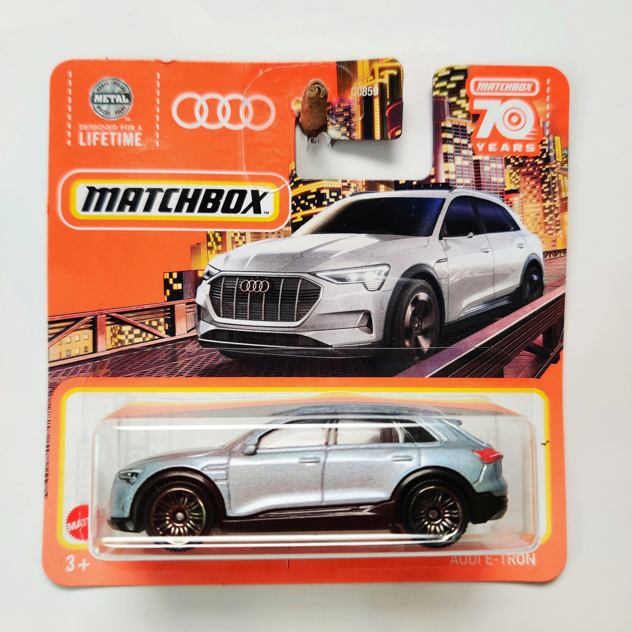 Skala 1/64 Matchbox 70 years - Audi E-Tron