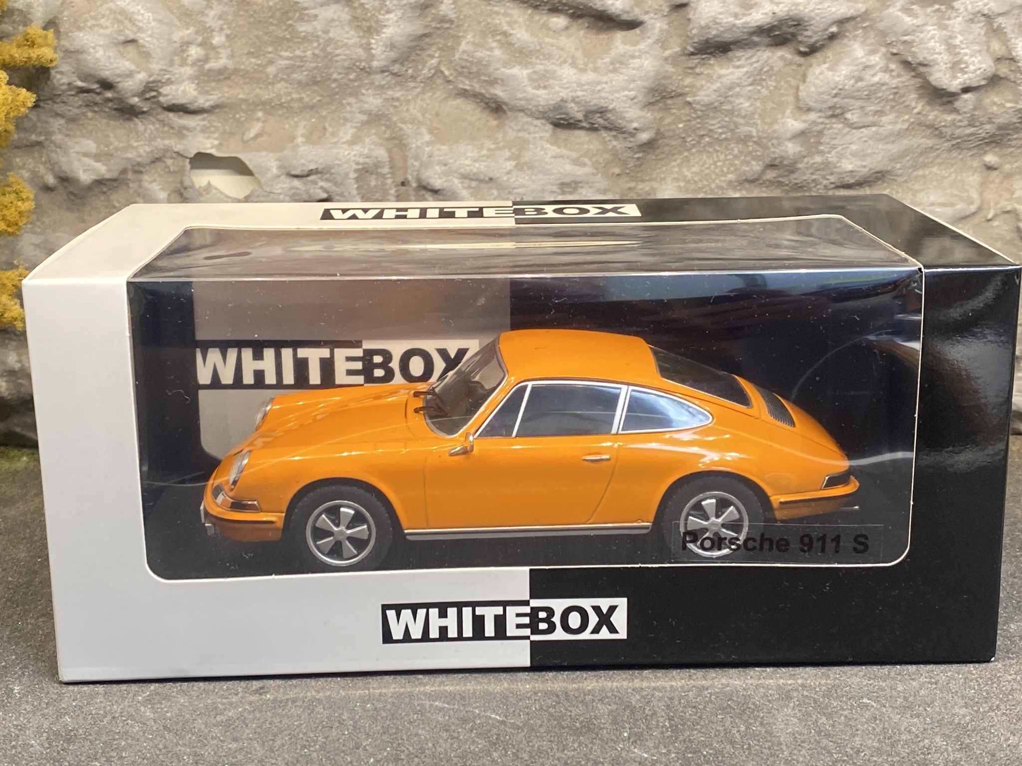 Skala 1/24 Porsche 911 S, orange, fr WhiteBox