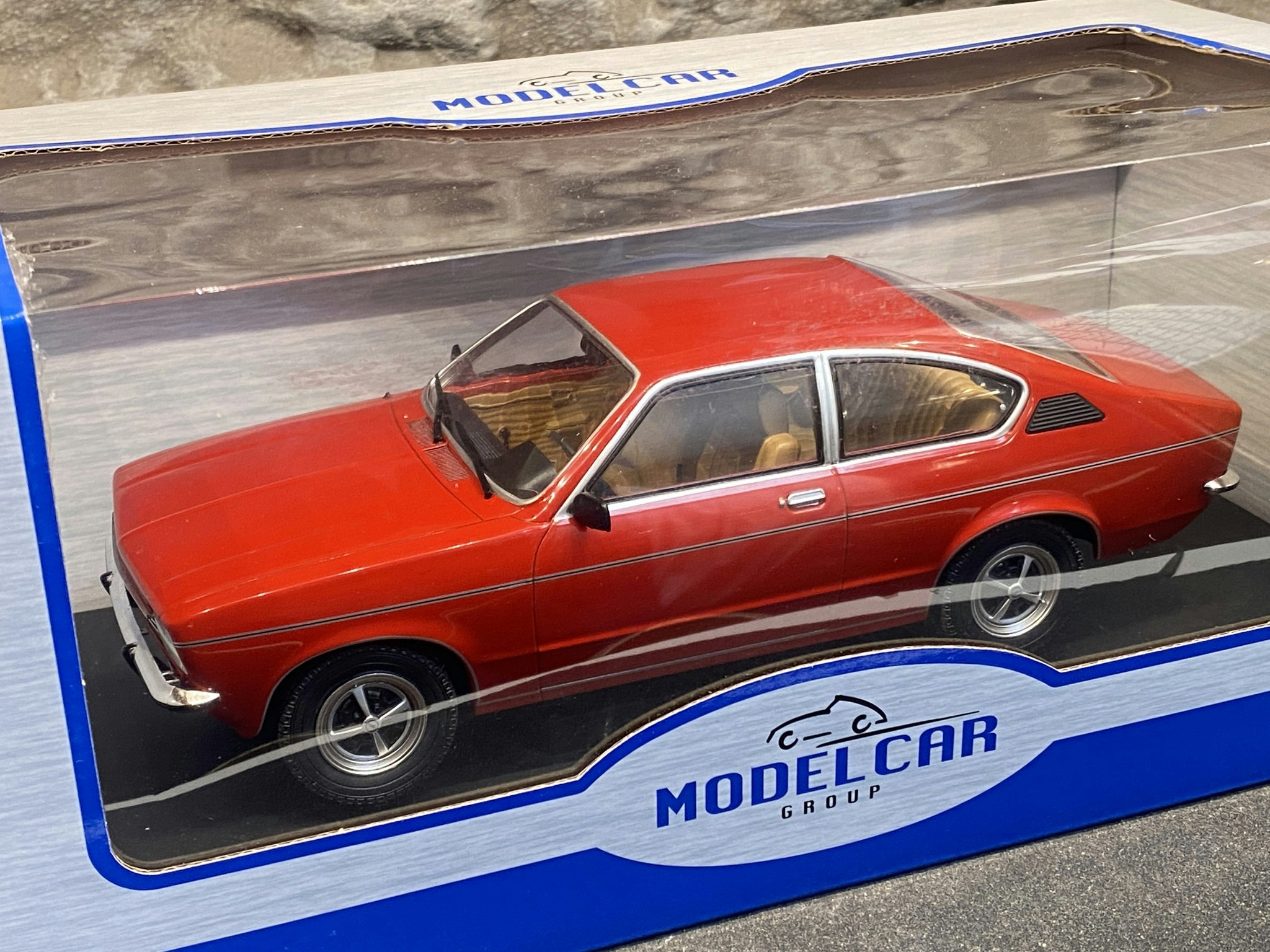 Skala 1/18 Opel Kadett C Coupe, red 1975 fr MCG/Model Car Group