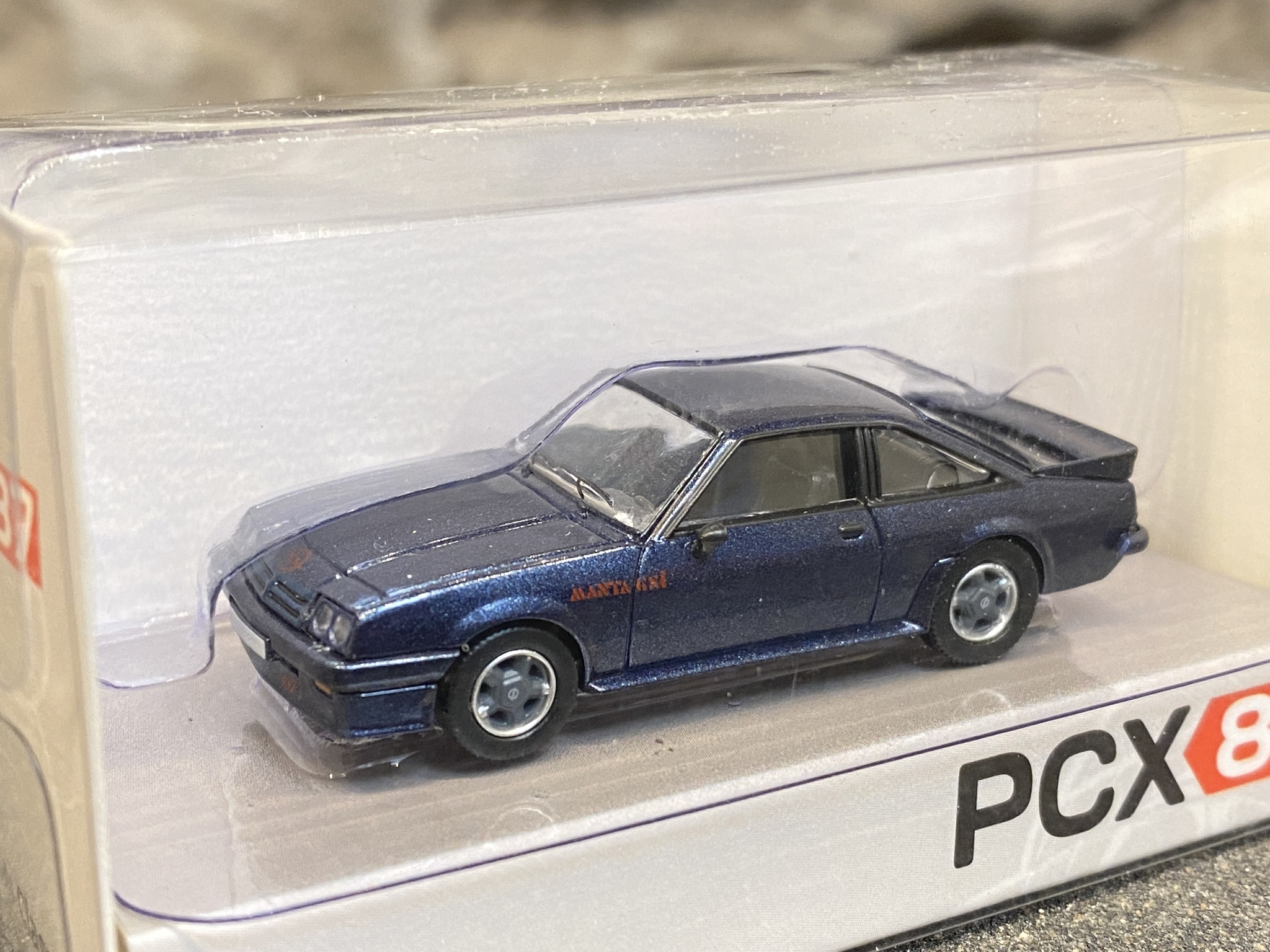 Skala 1/87 - Opel Manta B GSI, metallic-dark blue, 1984 fr PCX87