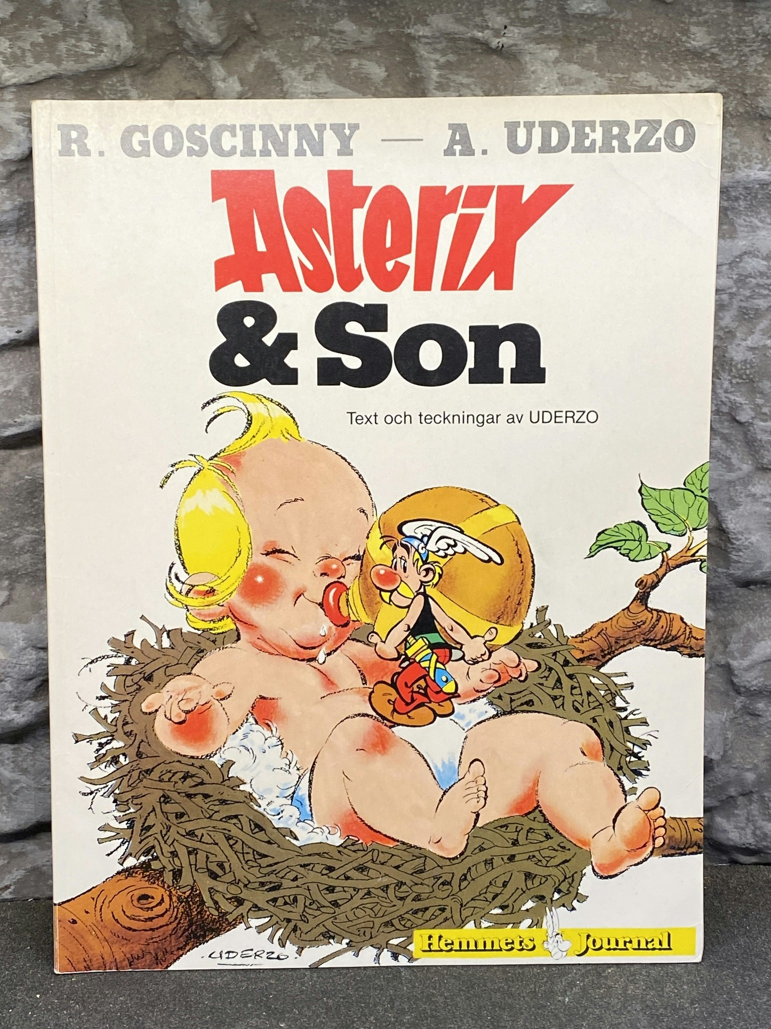 ASTERIX - Asterix & Son - R Goscinny & A Uderzo - Begagnat album i gott skick