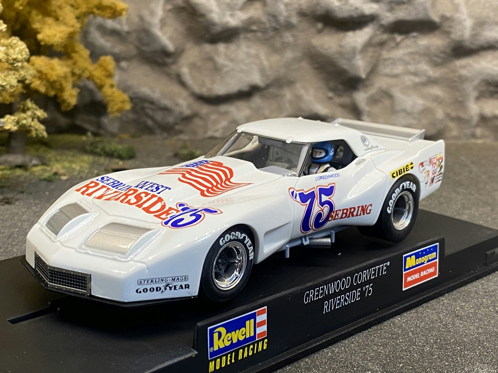 Skala 1/32 Analog Slotcar fr Revell: Greenwood Corvette - Riverside 1975