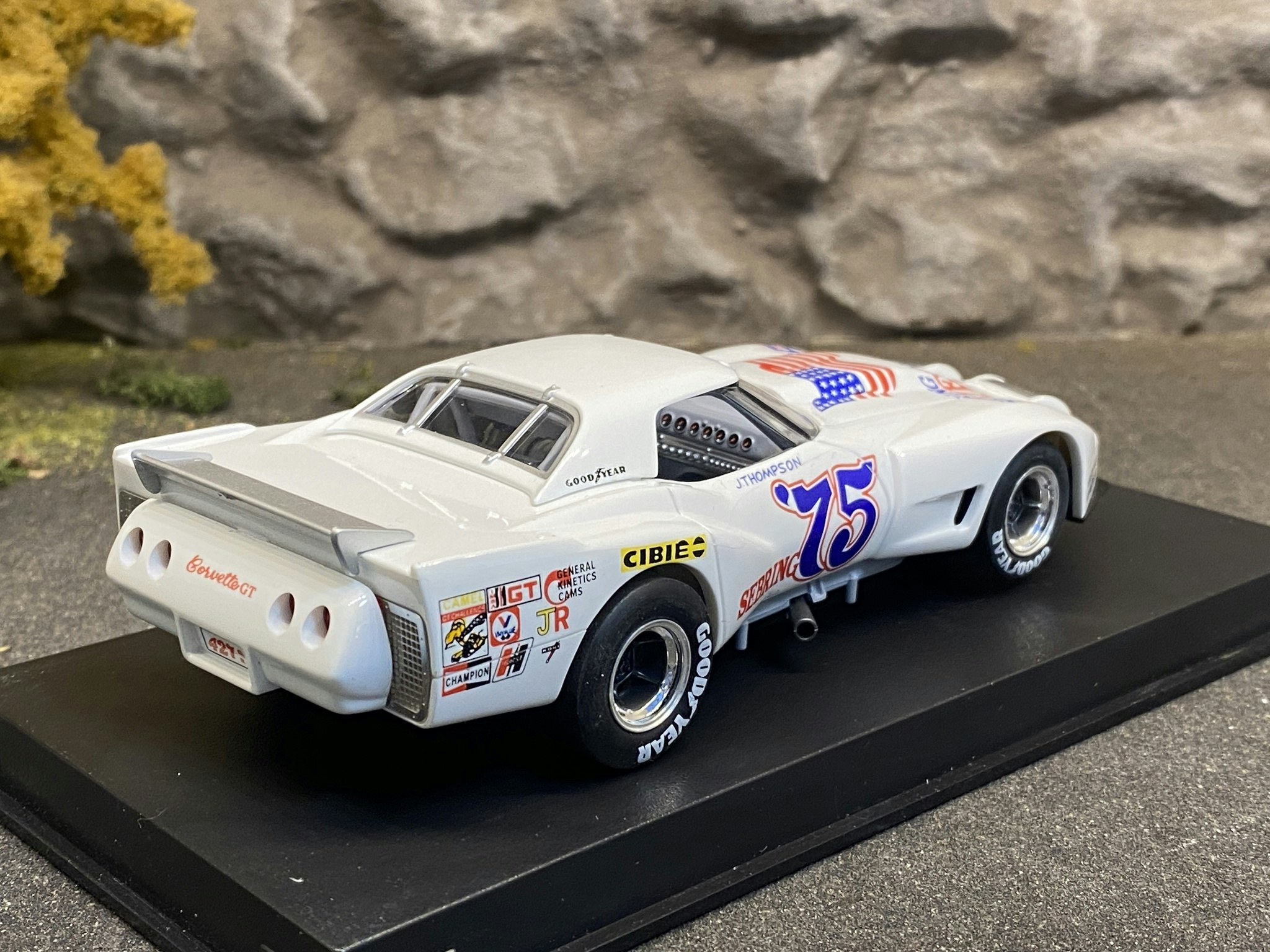 Skala 1/32 Analog Slotcar fr Revell: Greenwood Corvette - Riverside 1975