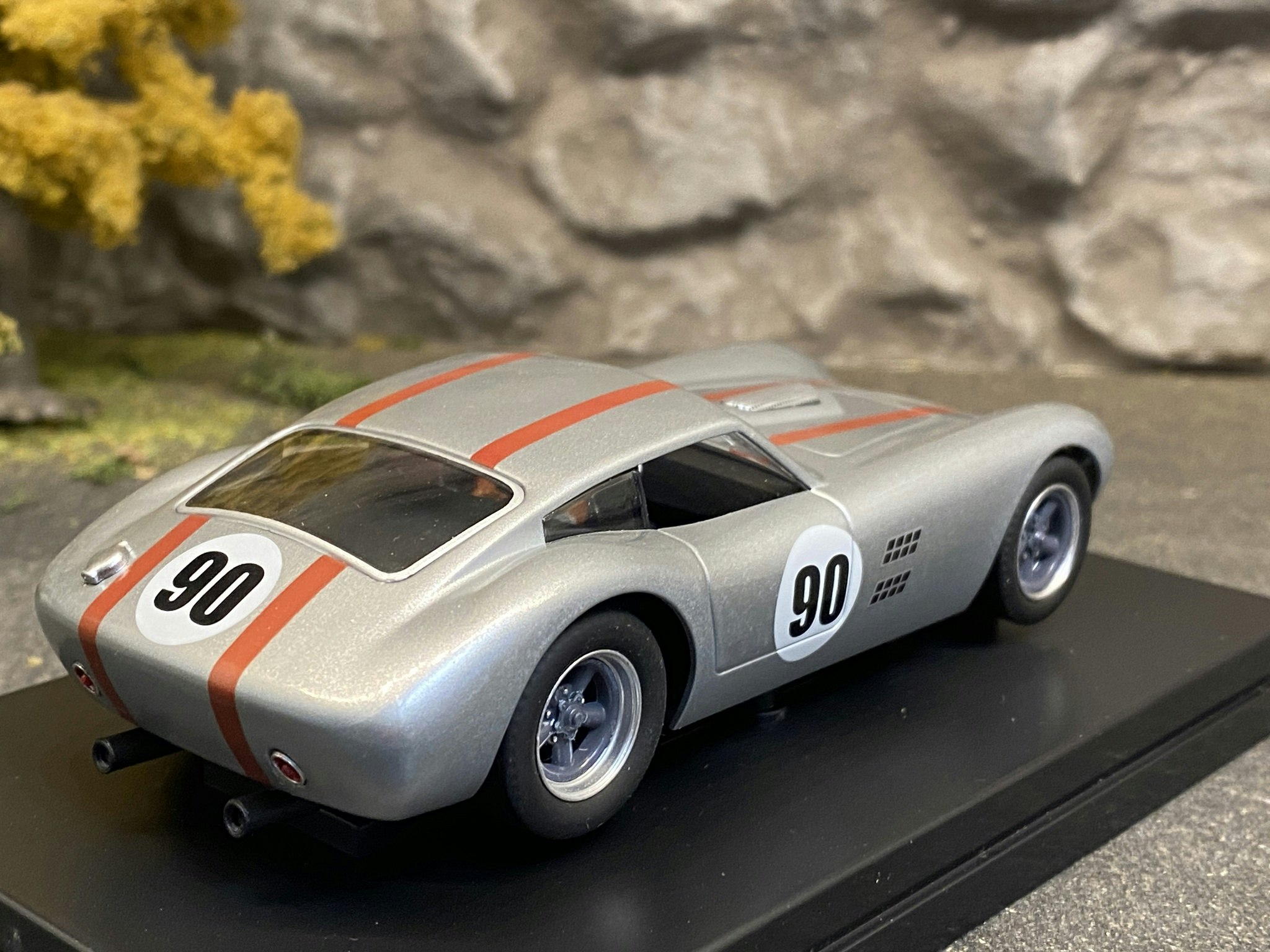 Skala 1/32 Analog Slotcar fr MRRC: Kellison MO-46A Slot Car RTR #90
