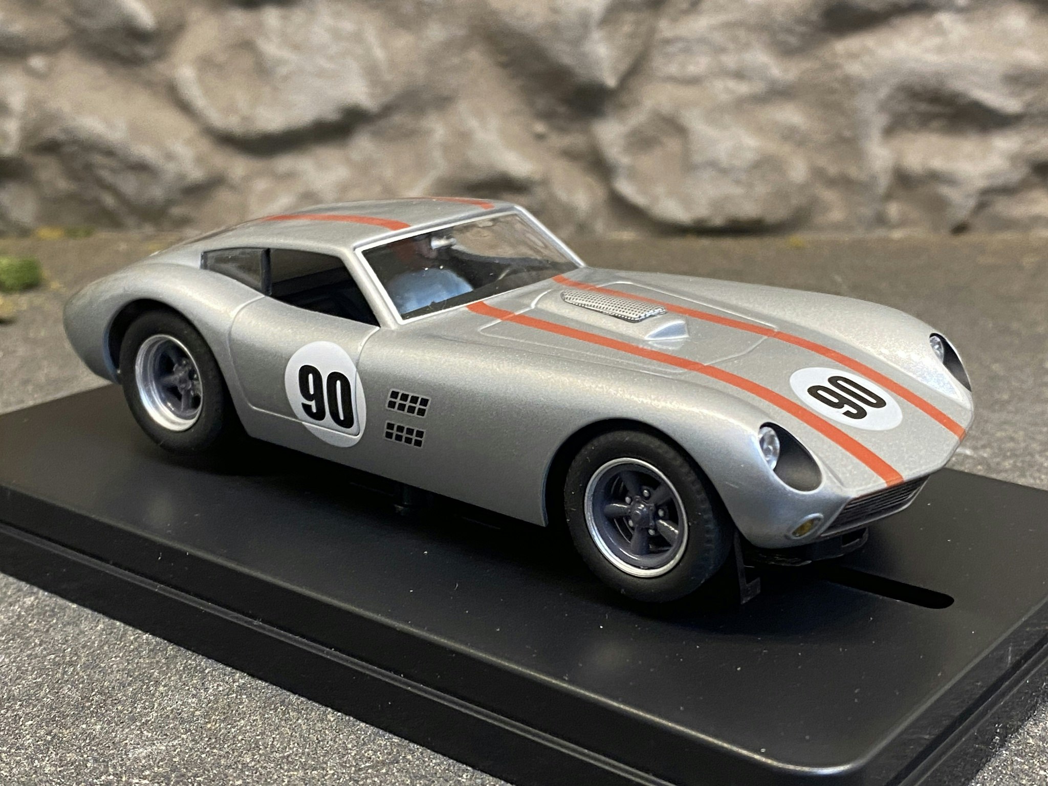 Skala 1/32 Analog Slotcar fr MRRC: Kellison MO-46A Slot Car RTR #90