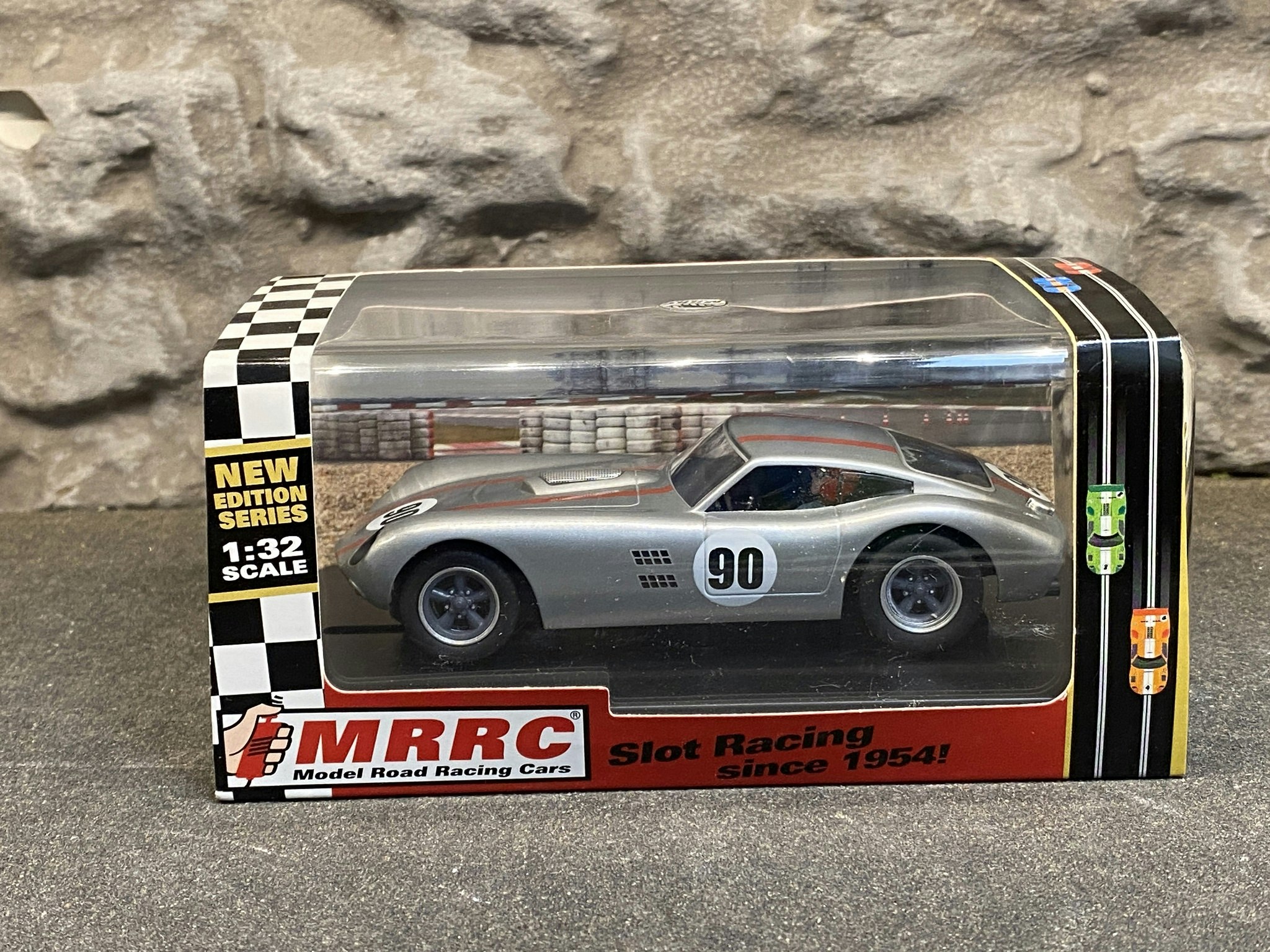 Skala 1/32 Analog Slotcar fr MRRC: Kellison MO-46A Slot Car RTR #90