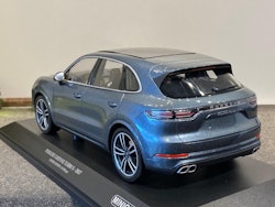 Skala 1/18 Porsche Cayenne Turbo S 2017 fr Minichamps 1 av 300 ex