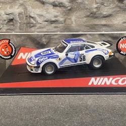 Skala 1/32 Analog Slotcar: Porsche 934 (911) "Burton of London" - 50334 fr NINCO