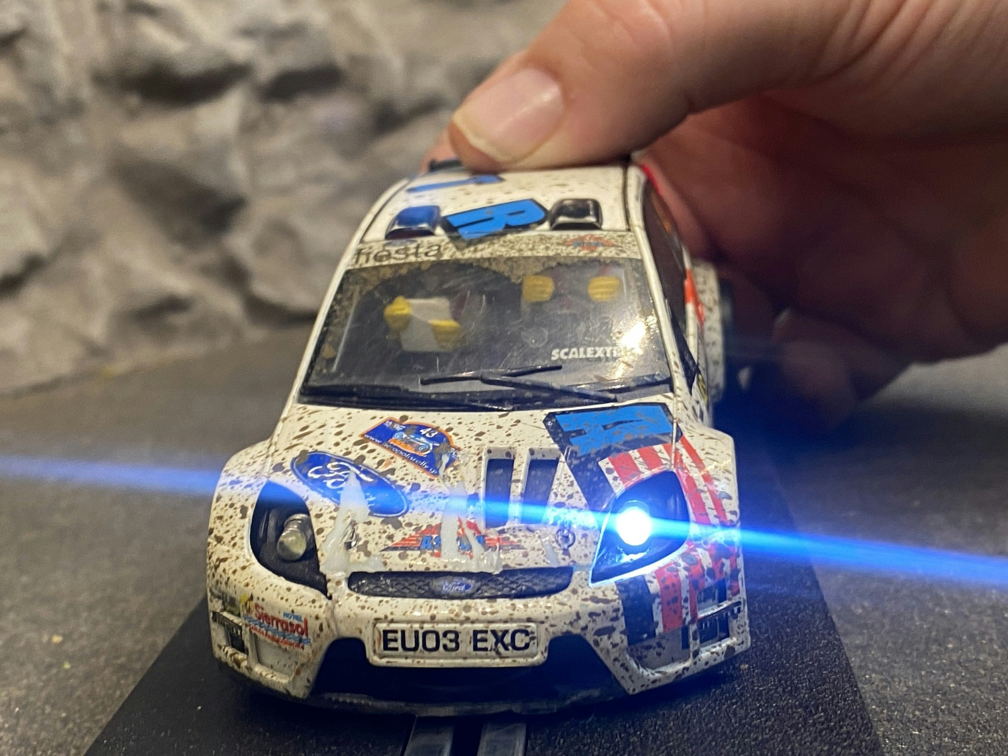 Skala 1/32 Begagnad/Used Analoge slotcar: Ford Fiesta JWRC "Muddy" fr SCX