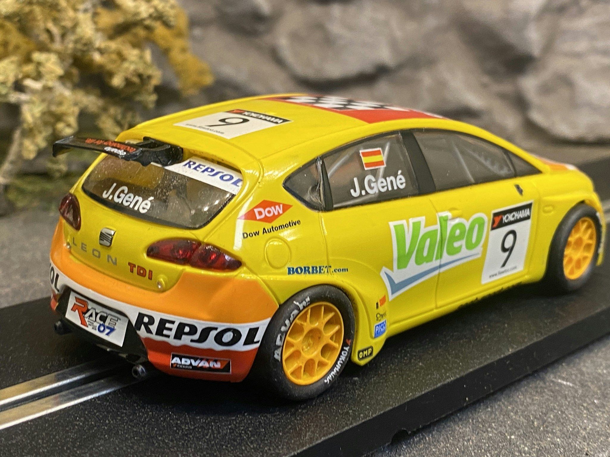 Skala 1/32 Begagnad/Used Analoge slotcar: Seat Leon WTCC fr SCX (broken spoiler)