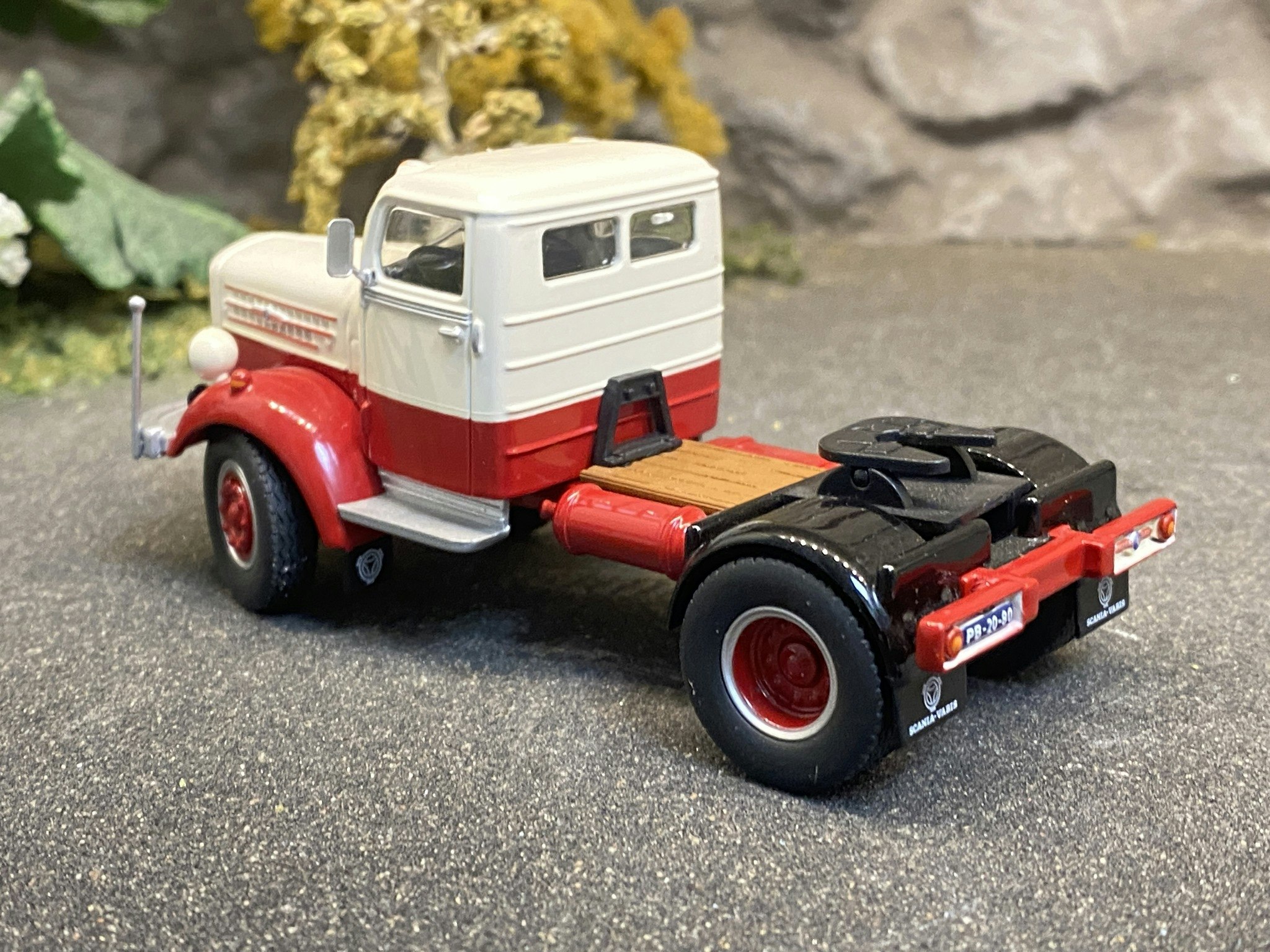 Skala 1/50 Scania L 60, White/red without box, fr NZG