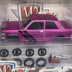 Skala 1/24 - Model-Kit 1970 Datsun 510 Ed.6, Purple fr M2