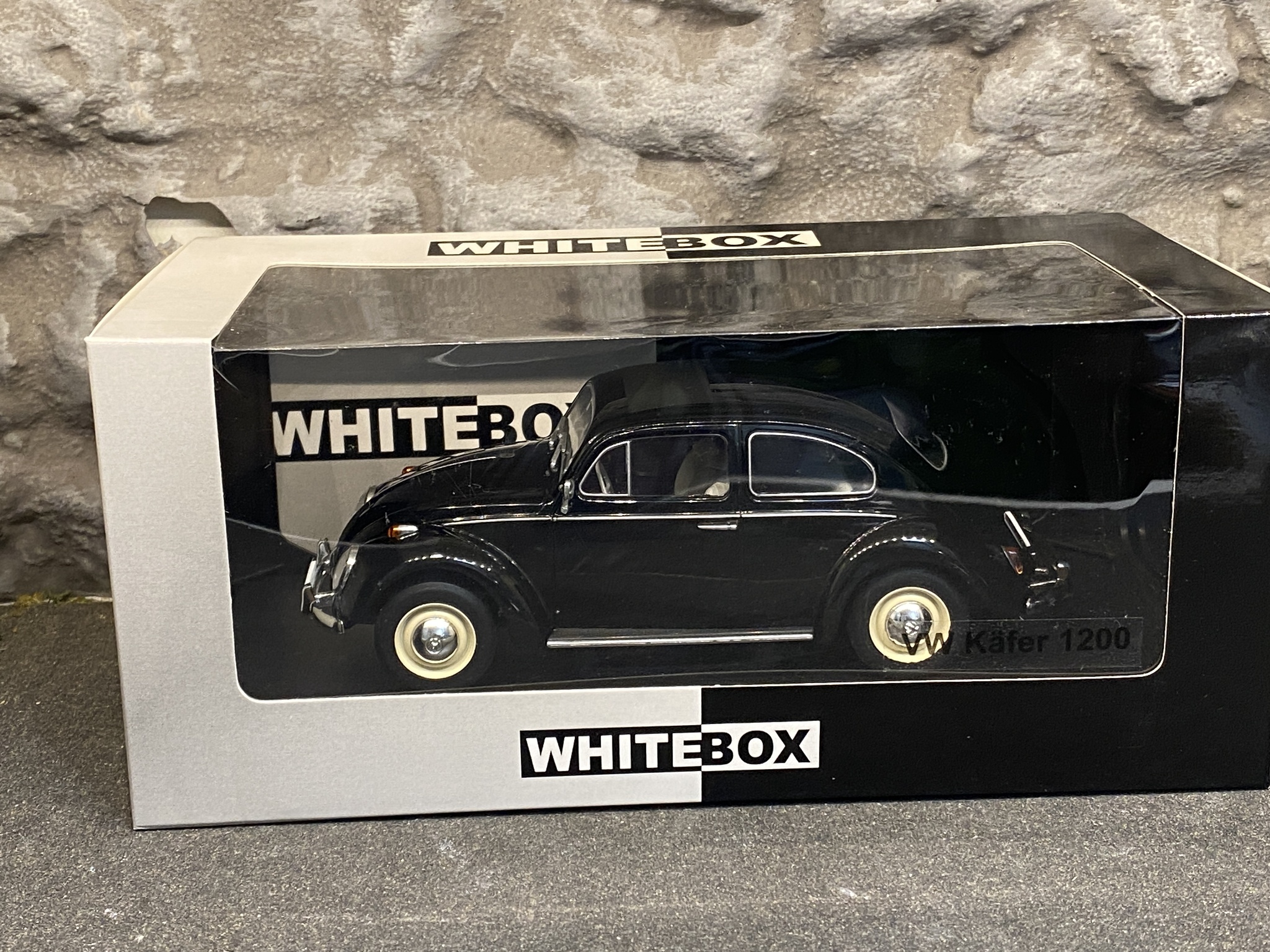 Skala 1/24 Volkswagen Käfer 1200, black WhiteBox