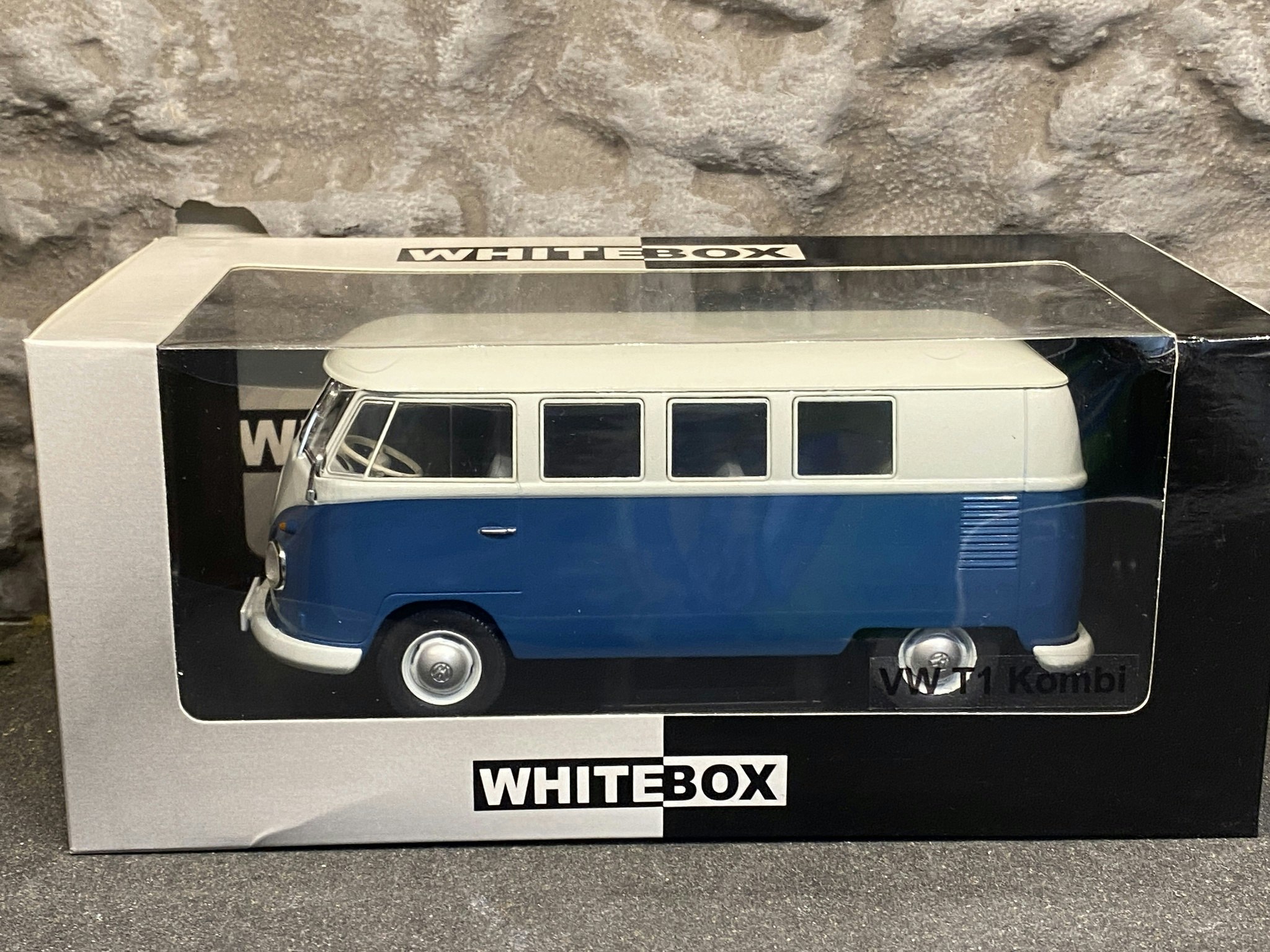 Skala 1/24 Volkswagen T1 Kombi, Blue/White WhiteBox