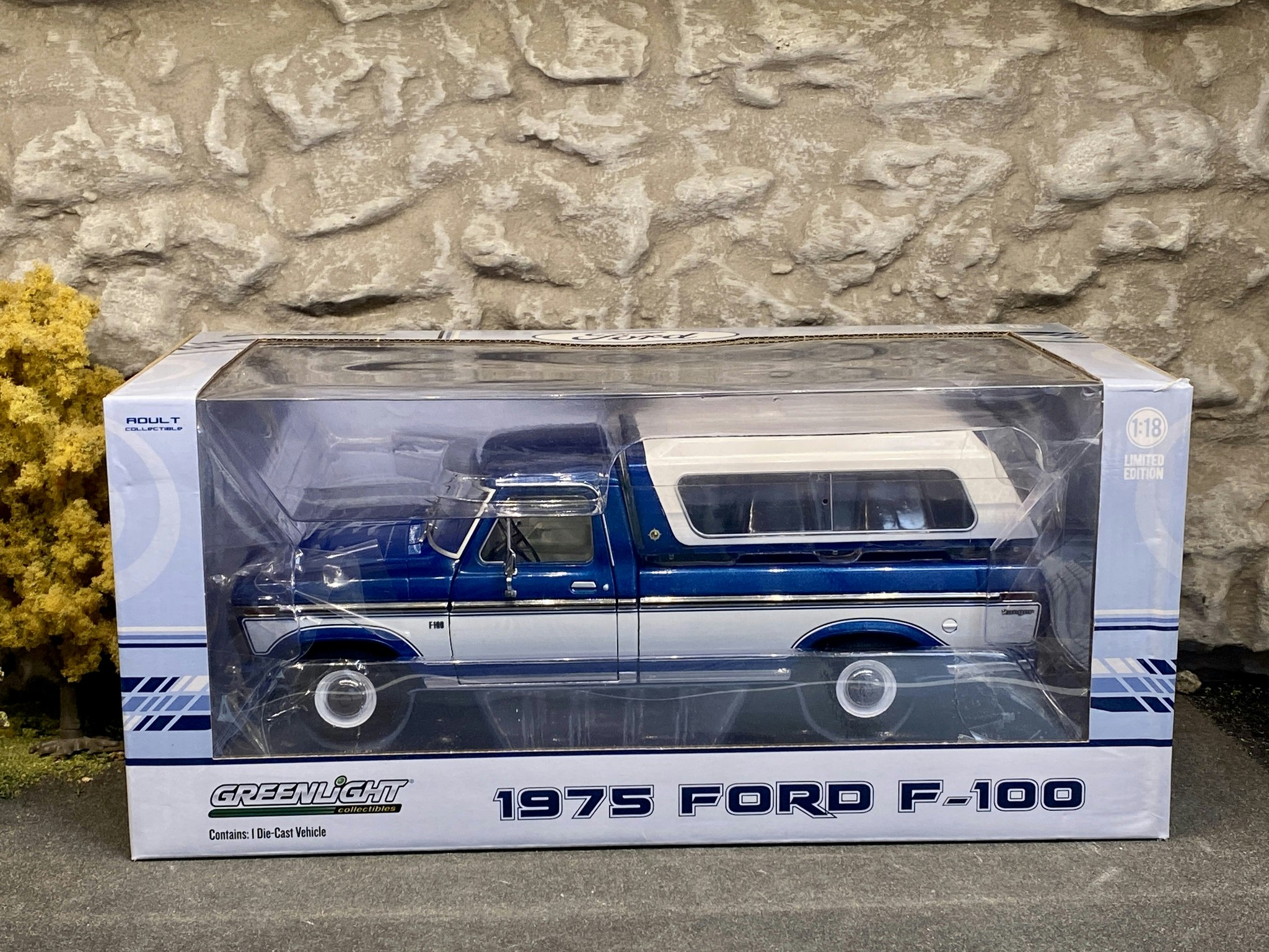Skala 1/18 1975 Ford F-100, Blue/white fr Greenlight