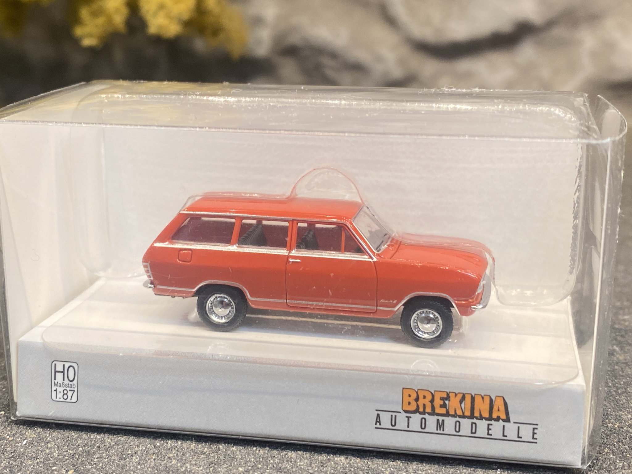 Skala 1/87 - Opel Kadett B Caravan, red fr Brekina