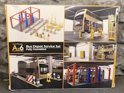 Skala 1/64 & 1/76: CMB Bus Depot Service Set - Diorama Red/Yellow fr Tiny Toys