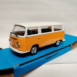 Skala 1/43 - Volkswagen T2 Type 2 Van med PullBack-motor från Maisto