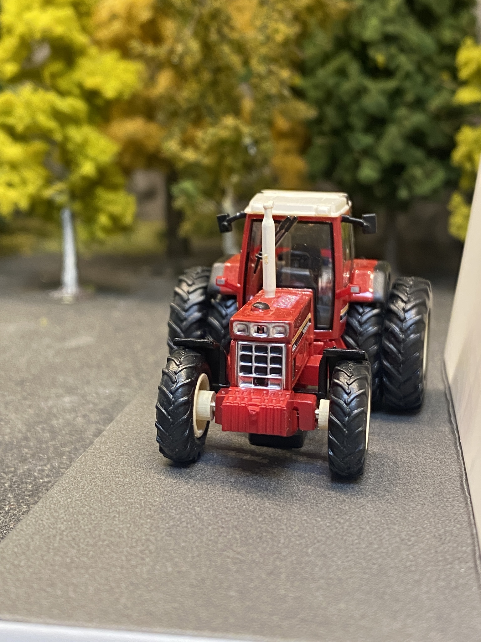 Scale 1/87 Tractor IHC 1455 XL, Metal, Red, fr Schuco