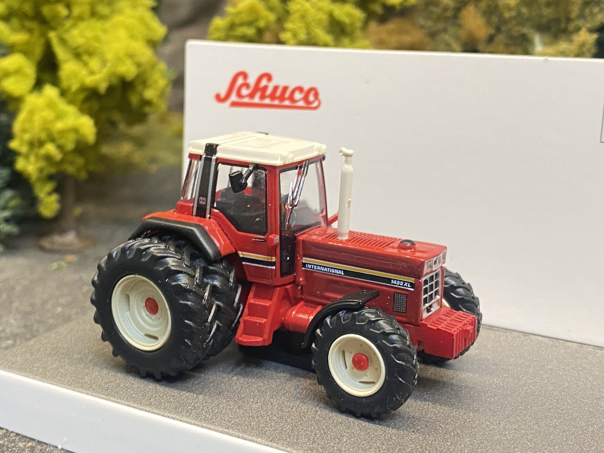 Scale 1/87 Tractor IHC 1455 XL, Metal, Red, fr Schuco