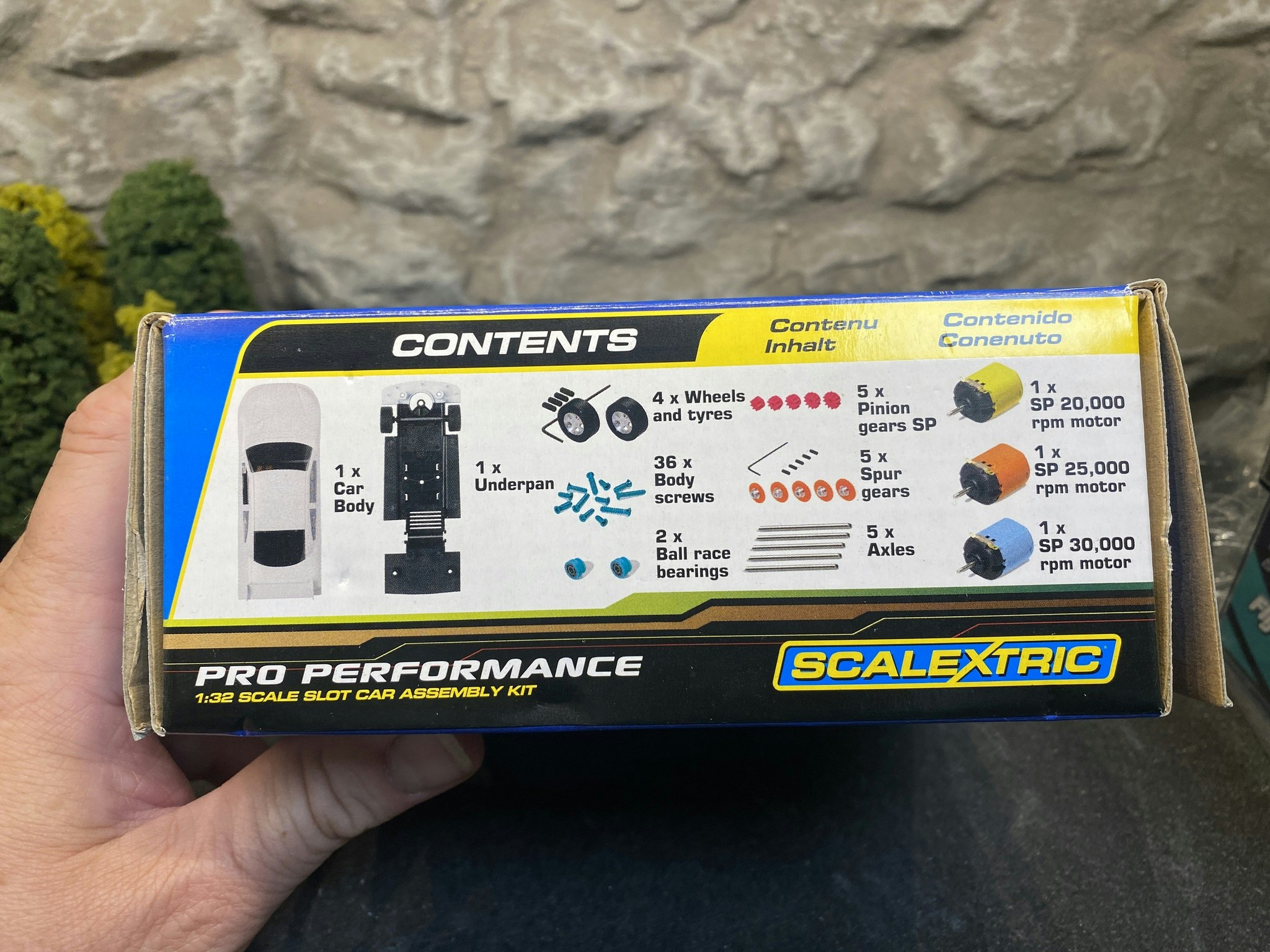 Scale 1/32 An. Slotcar: Aston Martin DBR9 C3193 - Scalextric Pro Performace KIT