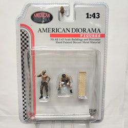 Skala 1/43, AD-43001 Mekaniker Camel Trophy, 2 metal figures fr American Diorama