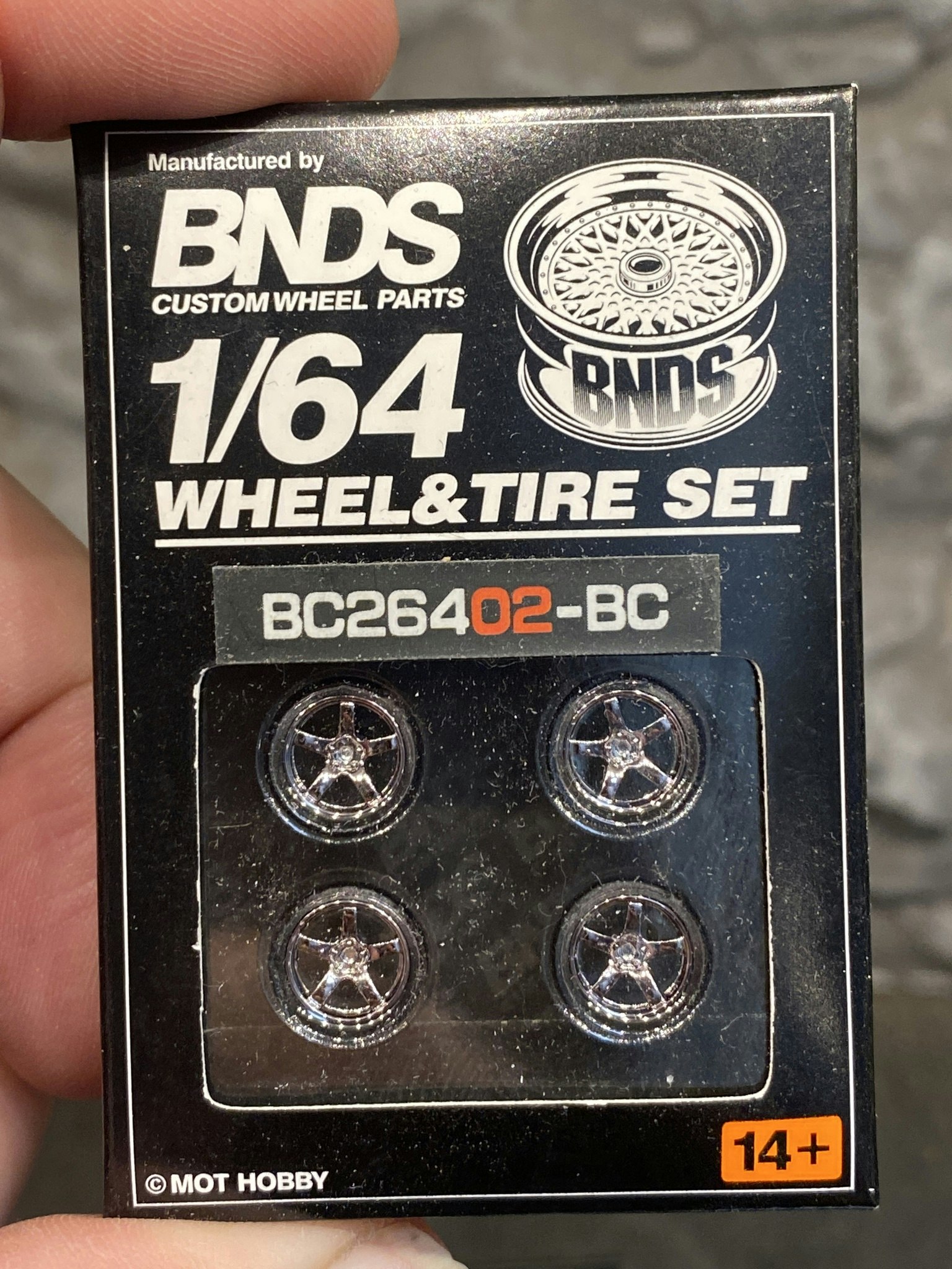 Skala 1/64 BNDS - Custom Wheel -  Wheel & Tire set: BC26402BC