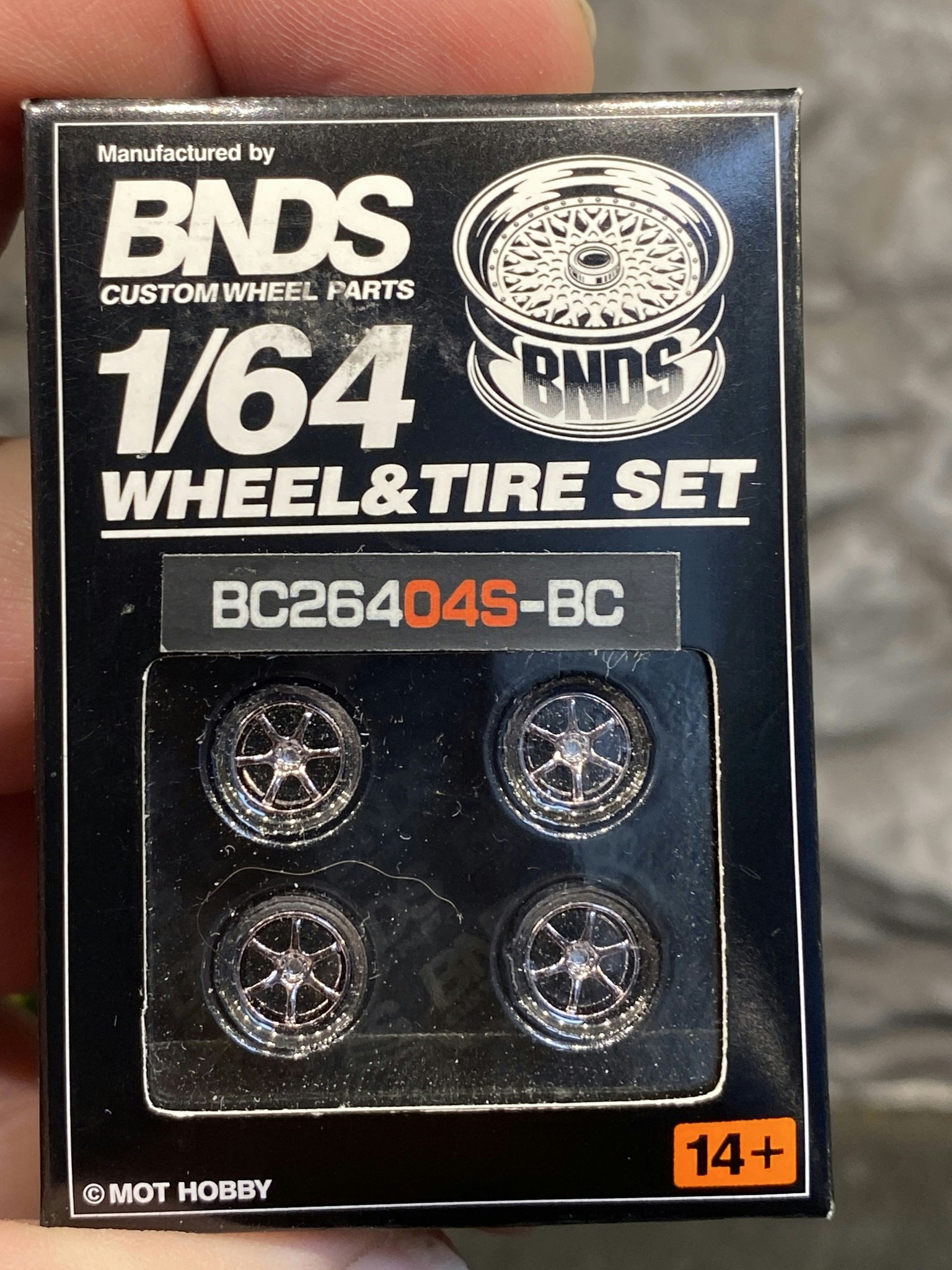 Skala 1/64 BNDS - Custom Wheel -  Wheel & Tire set: BC26404-BC