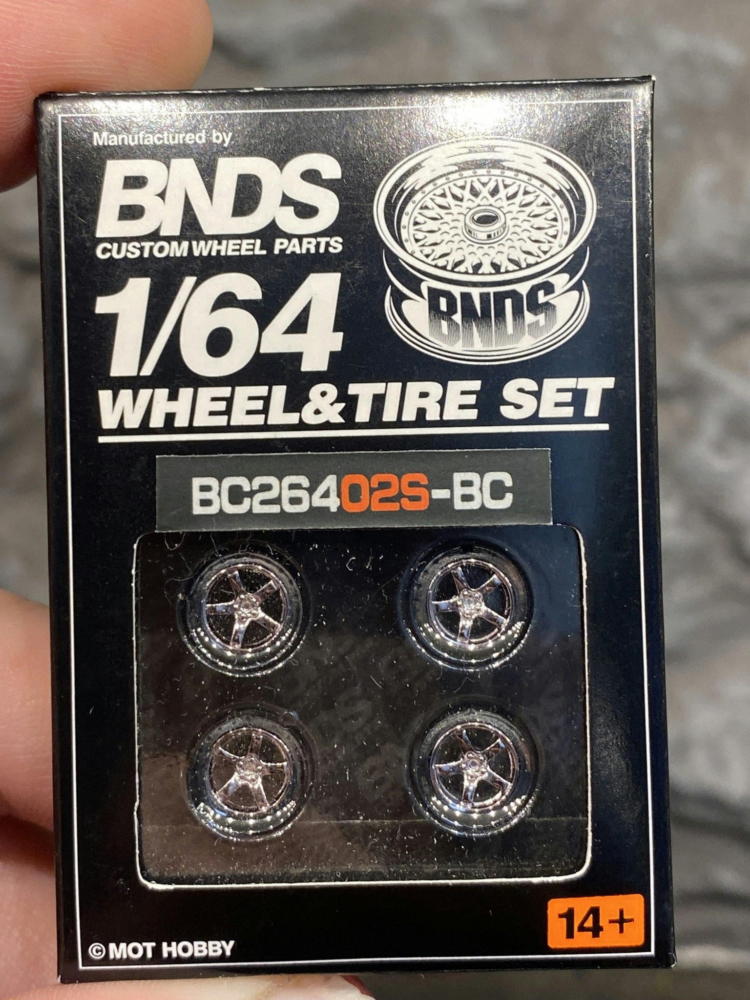 Skala 1/64 BNDS - Custom Wheel -  Wheel & Tire set: BC26402S-BC