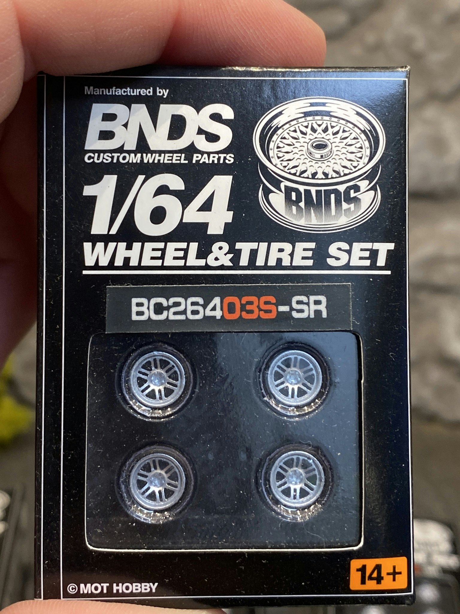 Skala 1/64 BNDS - Custom Wheel -  Wheel & Tire set: BC26403-SR