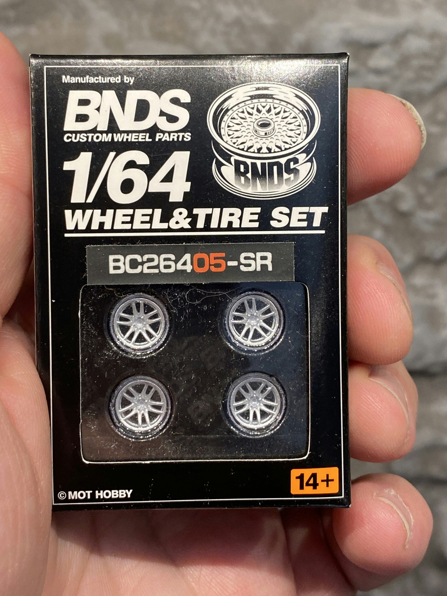 Skala 1/64 BNDS - Custom Wheel -  Wheel & Tire set: BC26405-SR