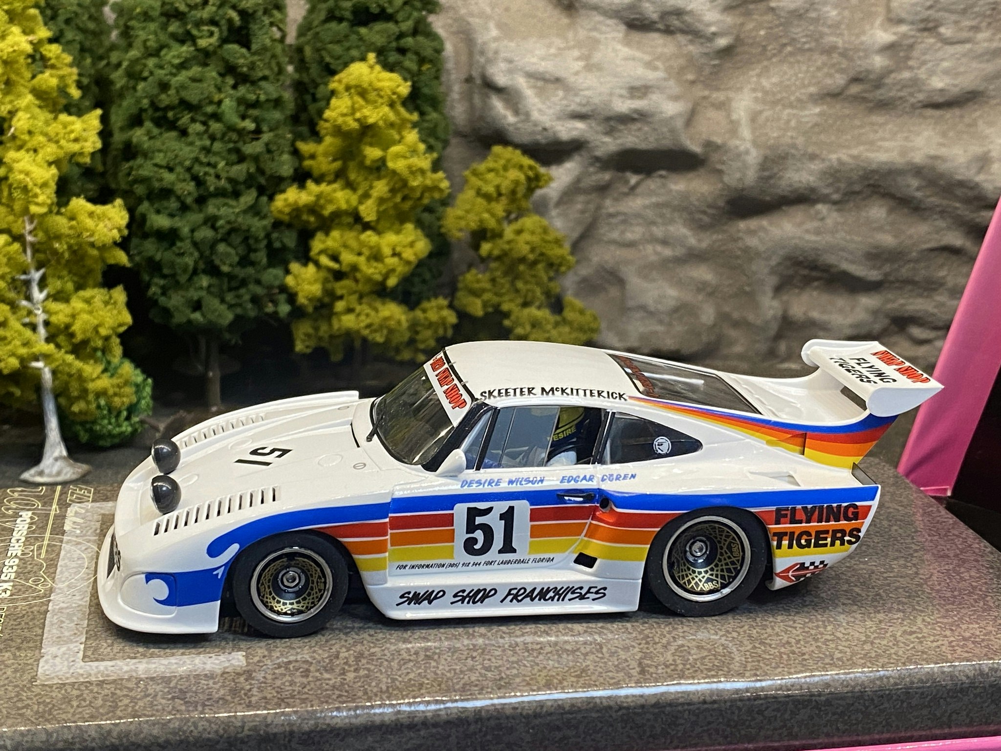 Skala 1/32 Analogue Slotcar - Porsche 935K Lady Racers - #03 Desiré Wilson fr FLY