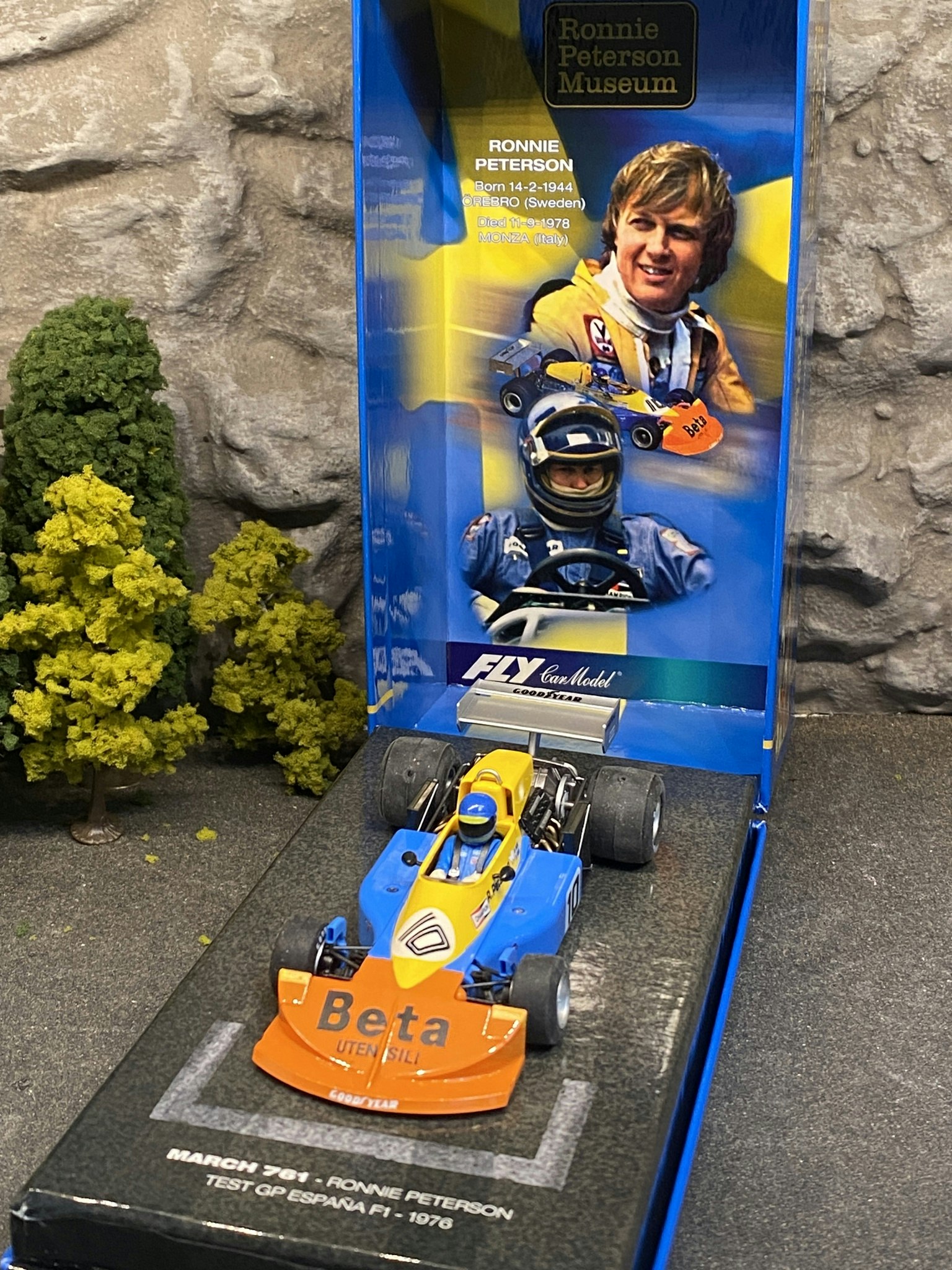 Skala 1/32 Analogue Slotcar - March 761 76´ - Ronnie Peterson Museum 01 fr FLY