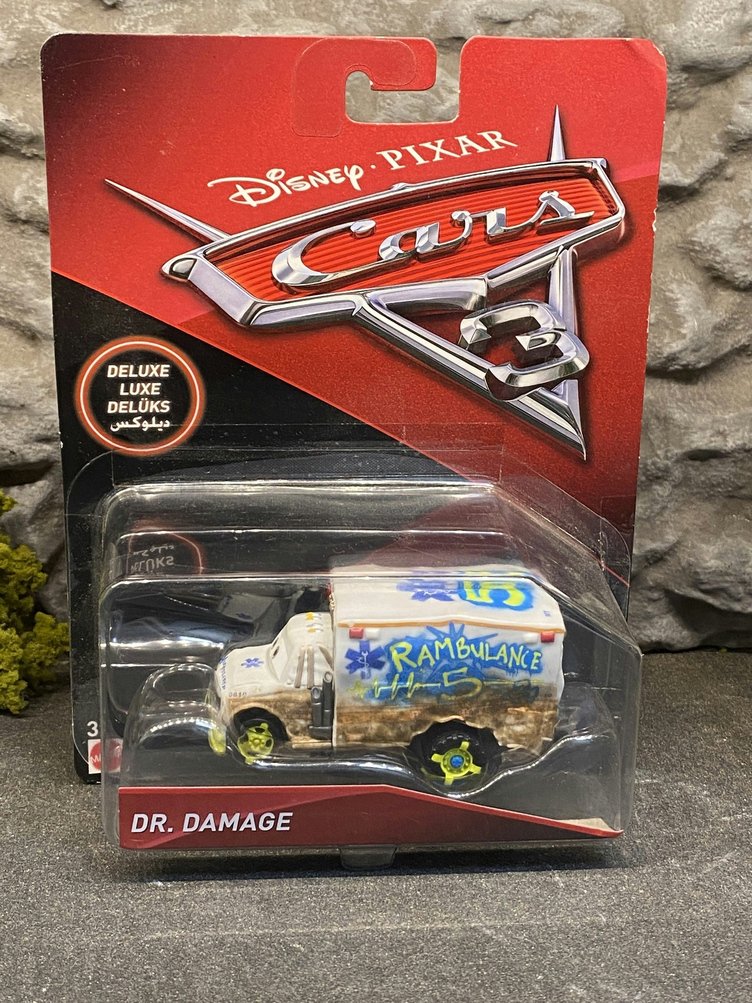 Skala 1/43 Disney · Pixar Cars: Dr. Damage "Rambulance"