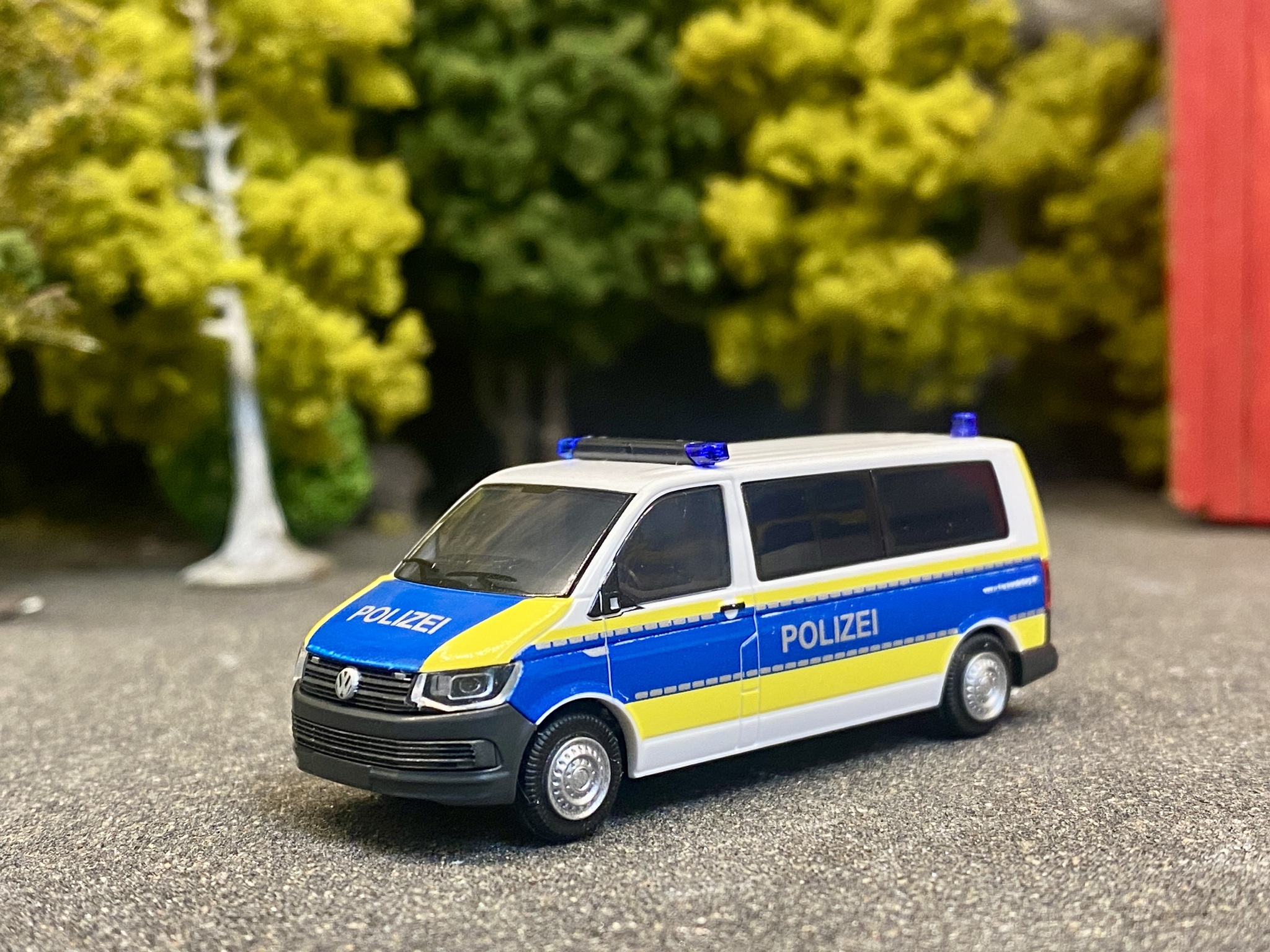Skala 1/87 - NEW!!! - Volkswagen T6 "Polizei" (D) Brandenburg Police fr Rietze