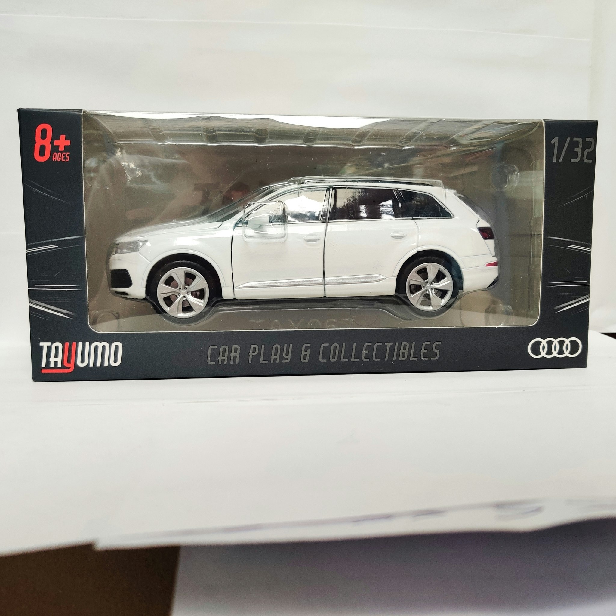 Skala 1/32 Audi Q7, Vit från Tayumo