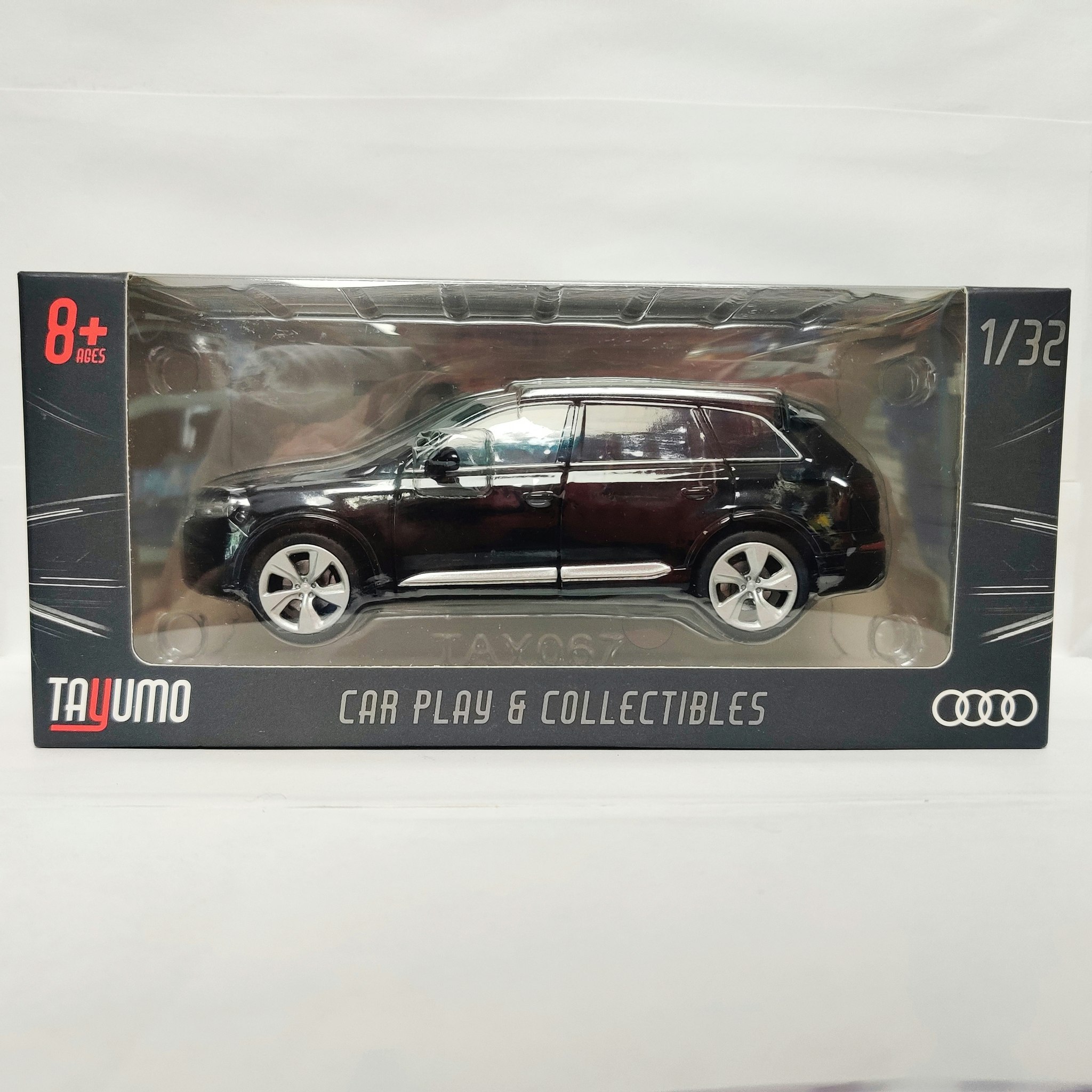 Skala 1/32 Audi Q7, Svart från Tayumo