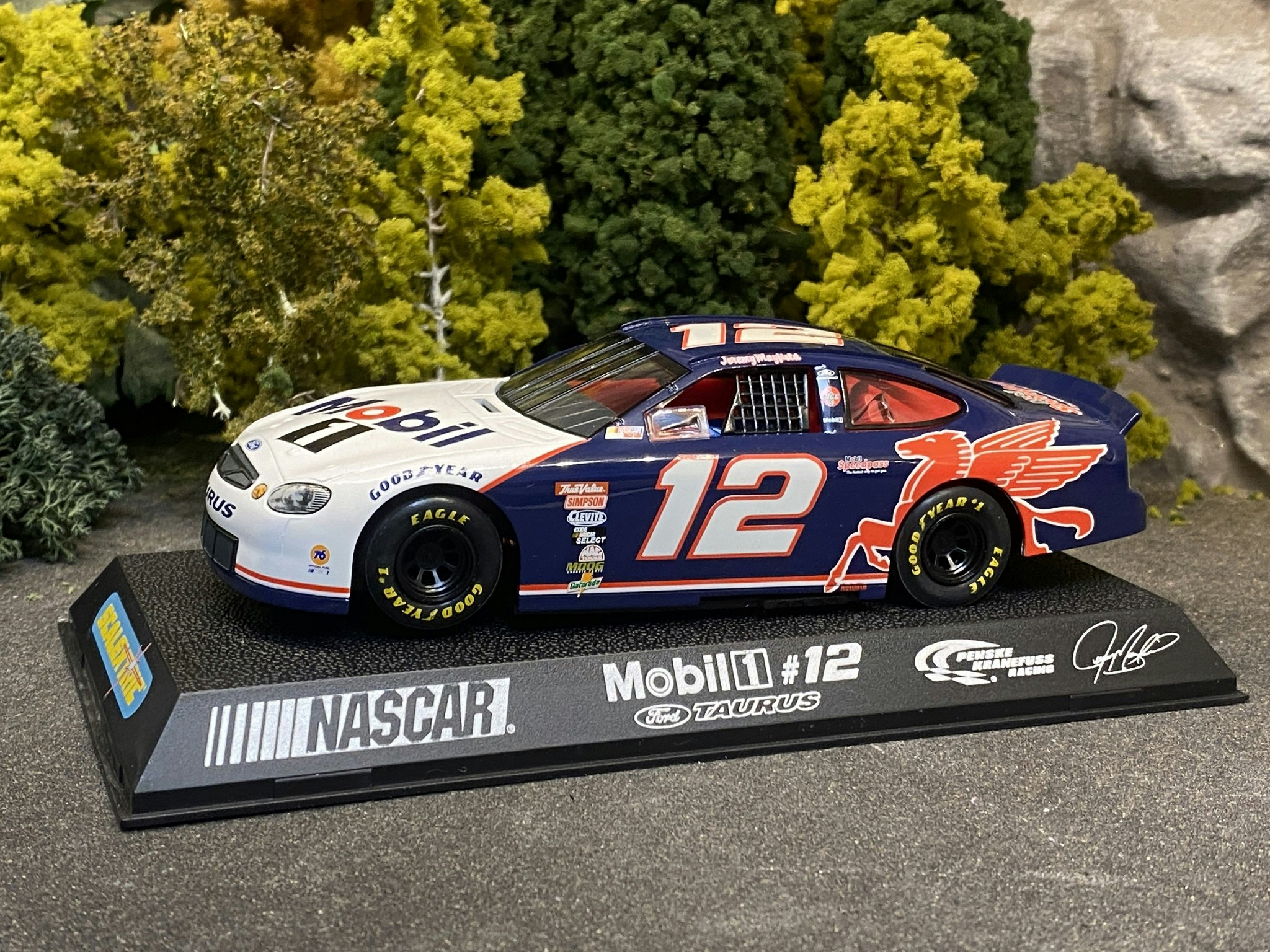 Skala 1/32 Analogue Slotcar - Ford Taurus - Mobil 1, #12, J Mayfield fr Scalextric
