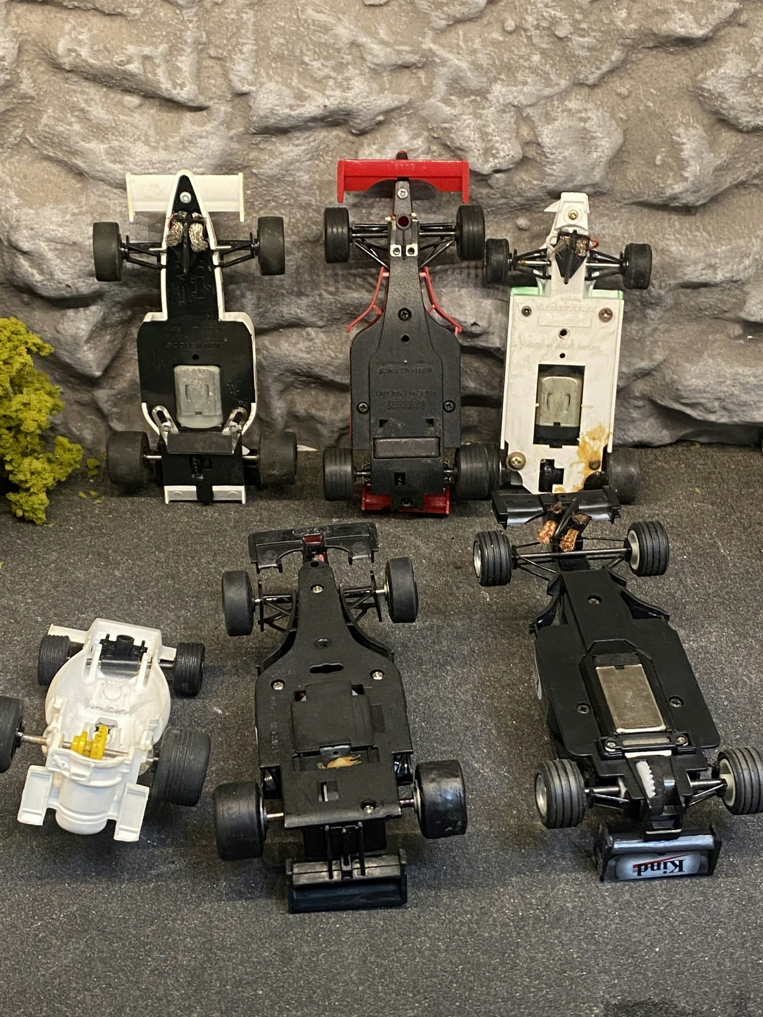 Skala 1/32 Used Analoge slotcars: 6 pcs F1 Cars "Do it yourself" fr Scalextric, etc