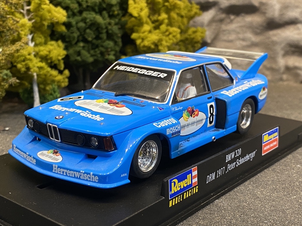 Skala 1/32 Analog Slotcar fr Revell: BMW 320 DRM 1977, #8 Peter Schneeberger