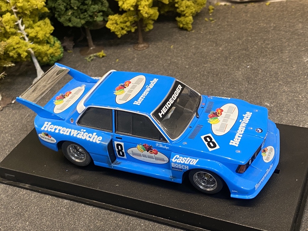 Skala 1/32 Analog Slotcar fr Revell: BMW 320 DRM 1977, #8 Peter Schneeberger