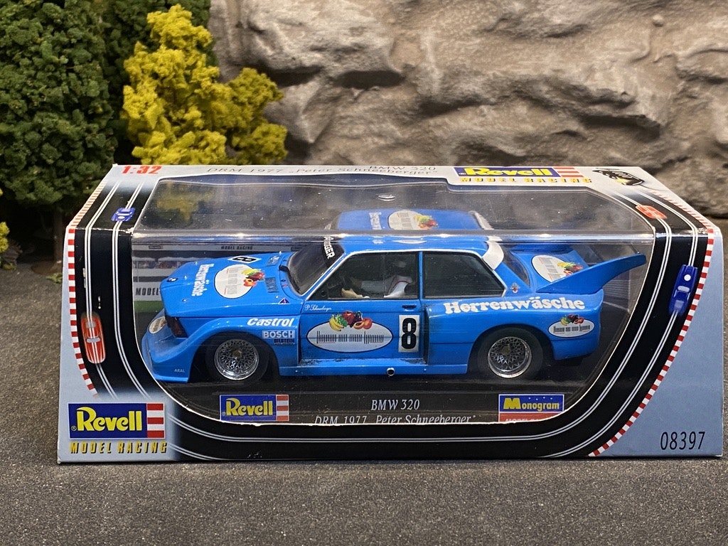 Skala 1/32 Analog Slotcar fr Revell: BMW 320 DRM 1977, #8 Peter Schneeberger