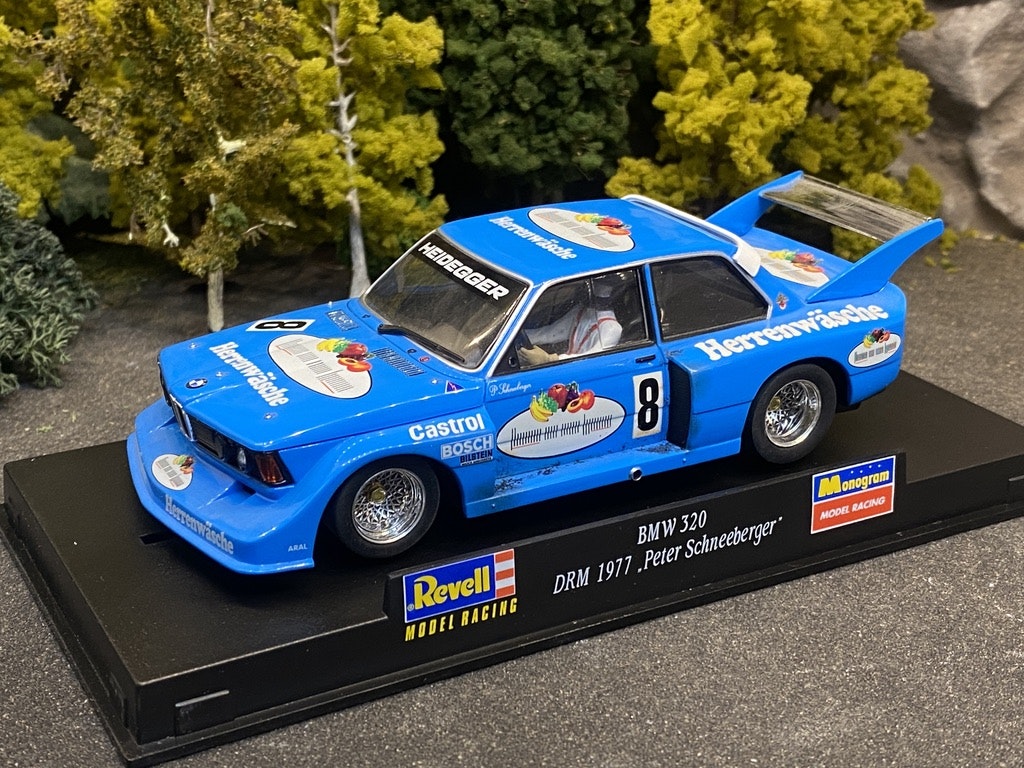 Skala 1/32 Analog Slotcar fr Revell: BMW 320 DRM 1977, #8 Peter Schneeberger