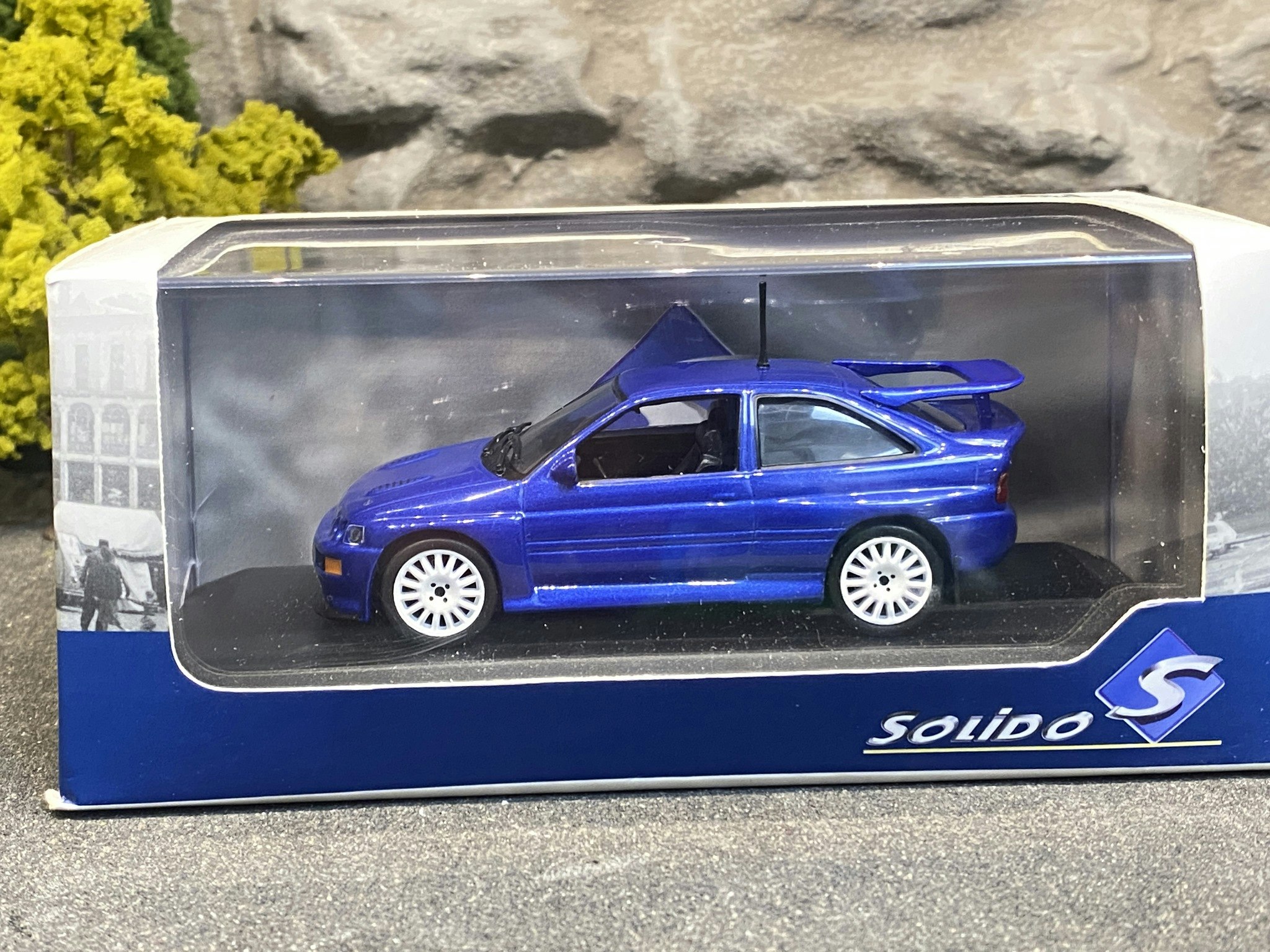 Skala 1/43 Ford Escort RS Cosworth 1992, Blue fr Solido