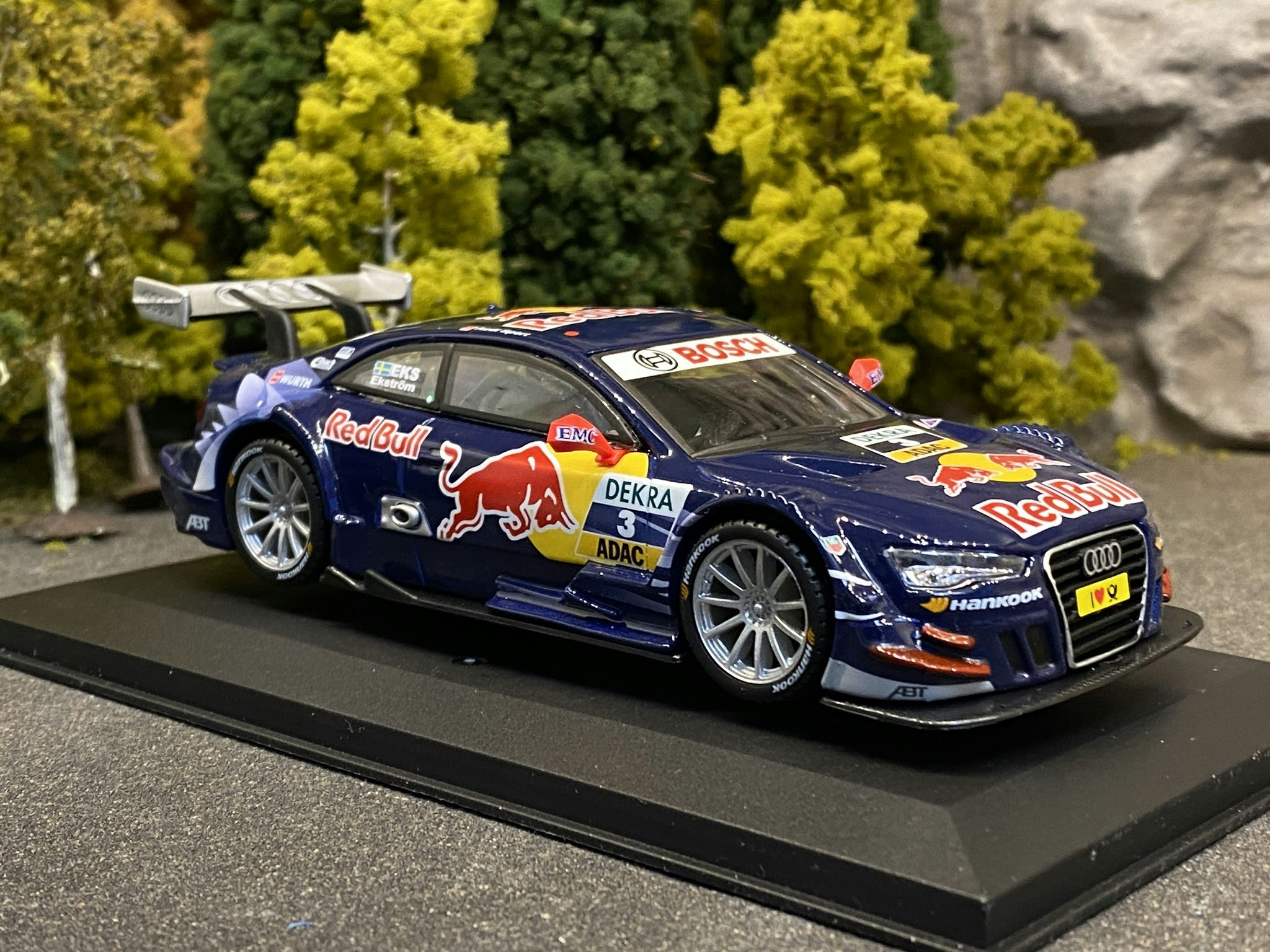 Skala 1/32 - Audi A5 DTM #3 Mattias Ekström, Blue fr Bburago