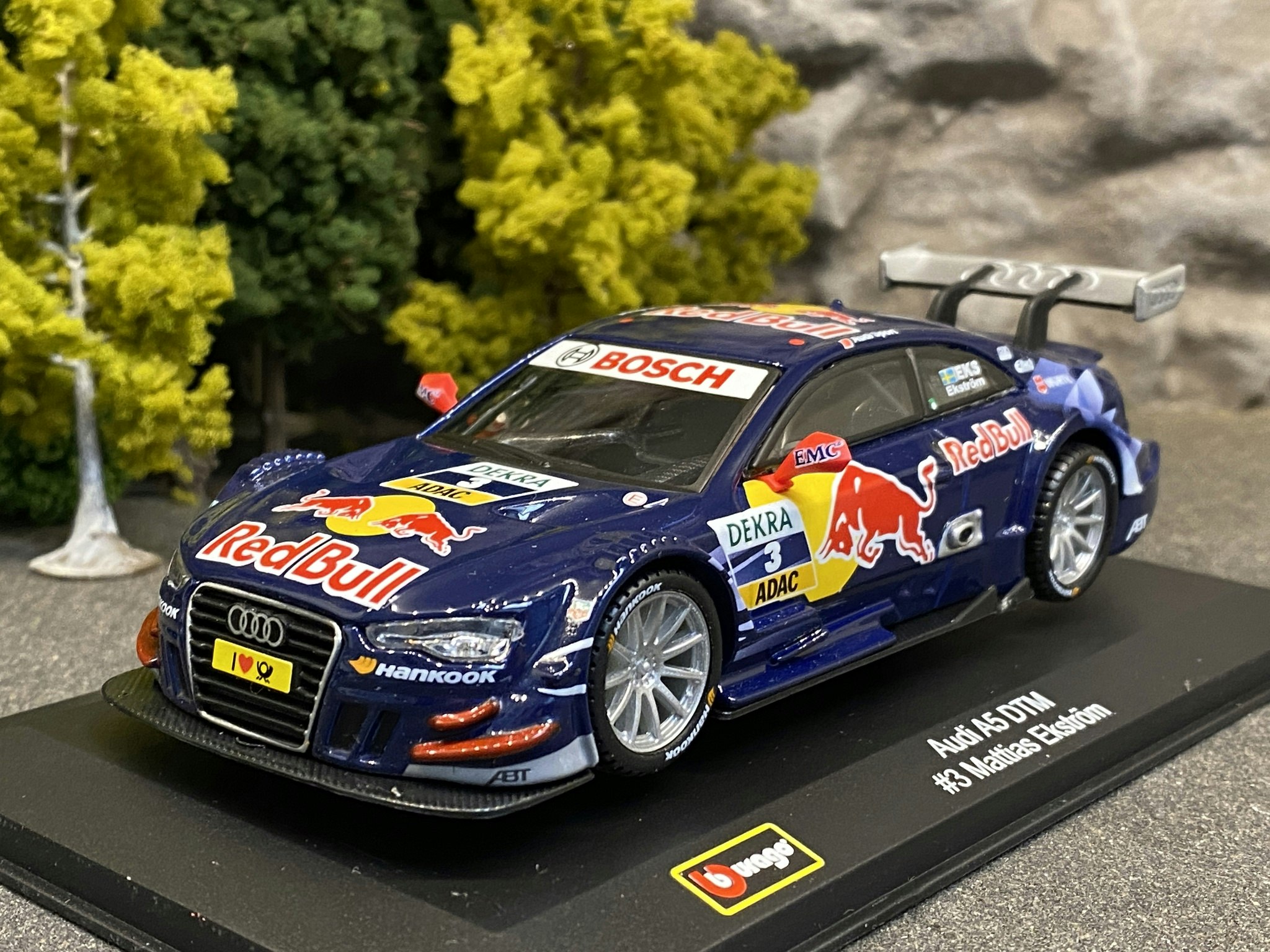 Skala 1/32 - Audi A5 DTM #3 Mattias Ekström, Blue fr Bburago