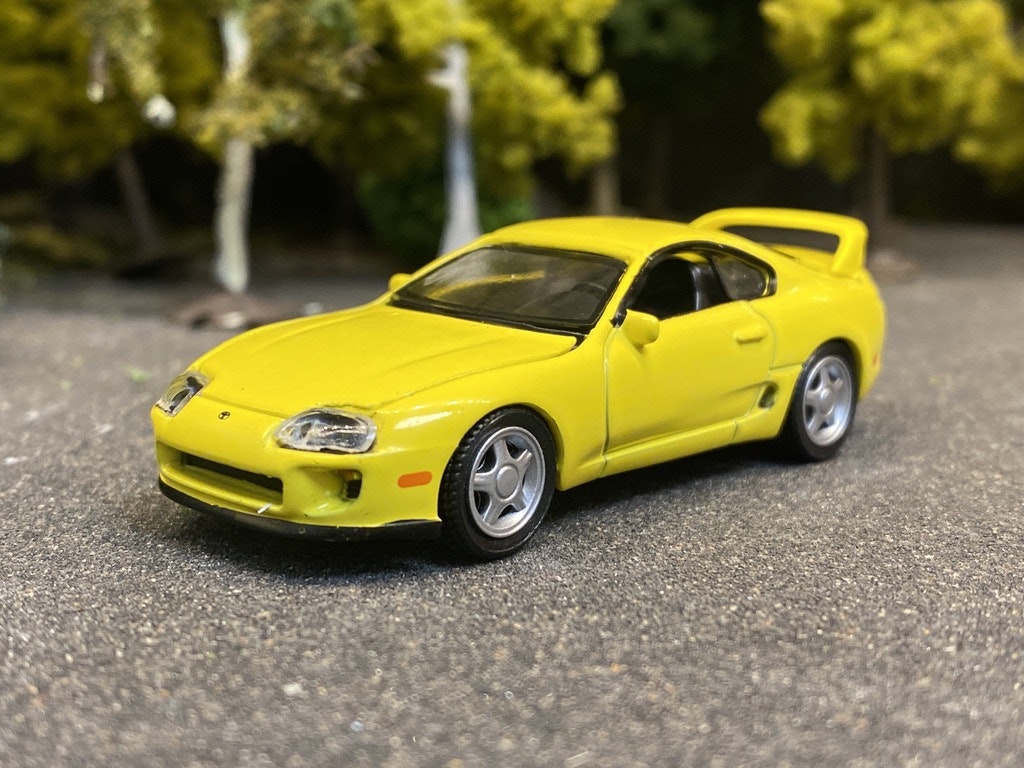 Skala 1/64 Toyota Supra 96' Yellow, - Asia Special Edition fr AUTO WORLD