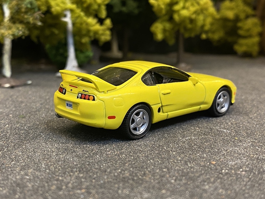 Skala 1/64 Toyota Supra 96' Yellow, - Asia Special Edition fr AUTO WORLD