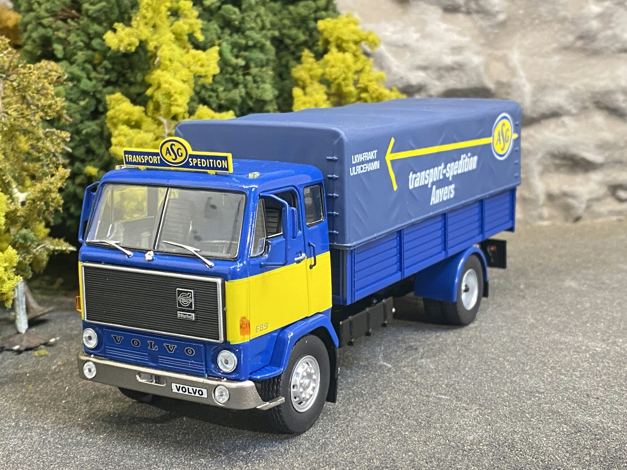 Skala 1/43 Volvo F89 "ASG LKW Frakt Ulricehamn" fr IXO / De Agostini